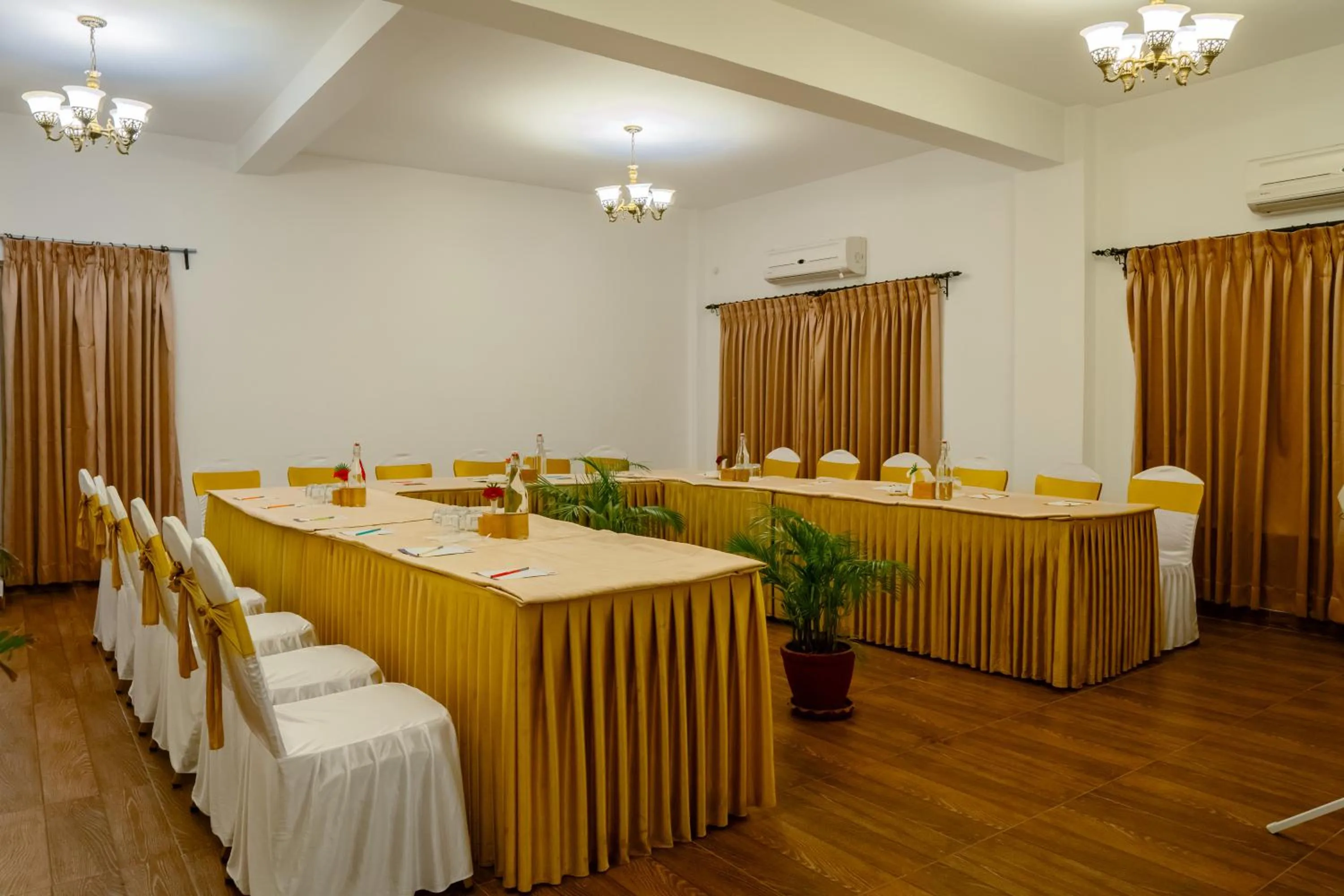 Meeting/conference room in Waterfront Resort by KGH Group