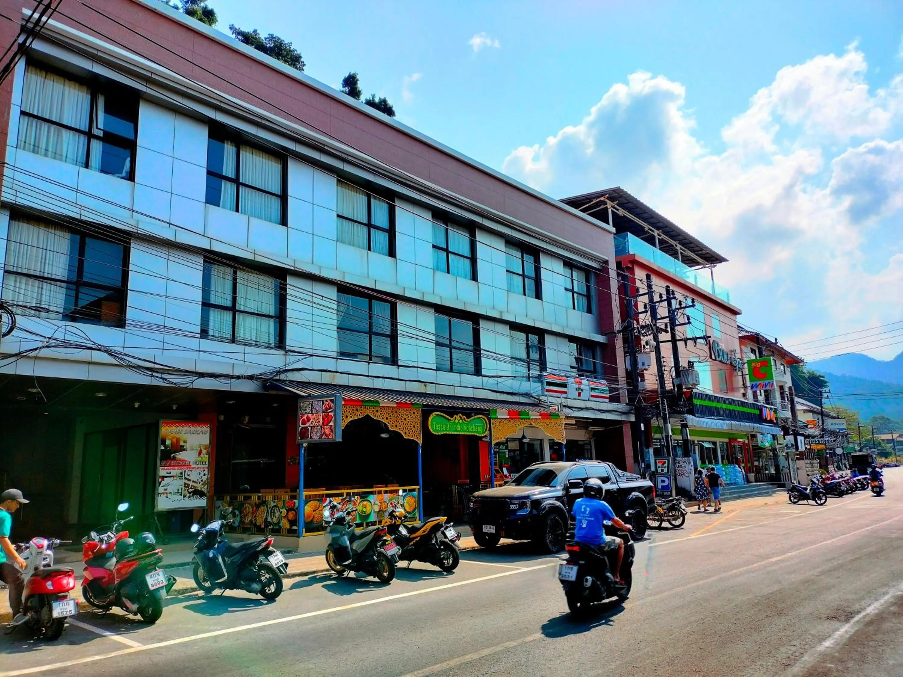 Property building in Baan Saikao Plaza Hotel & Service Apartment