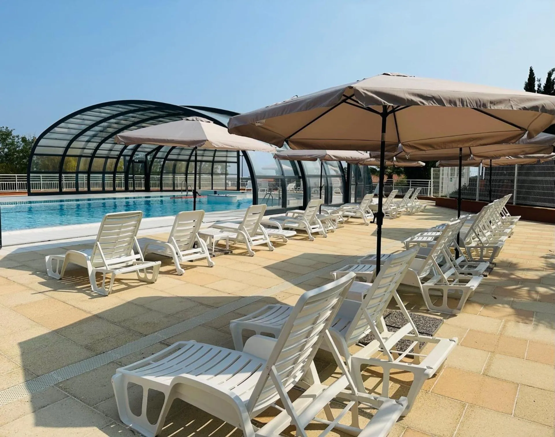 Swimming pool in Résidence Vacances - Azureva Roquebrune-Cap-Martin