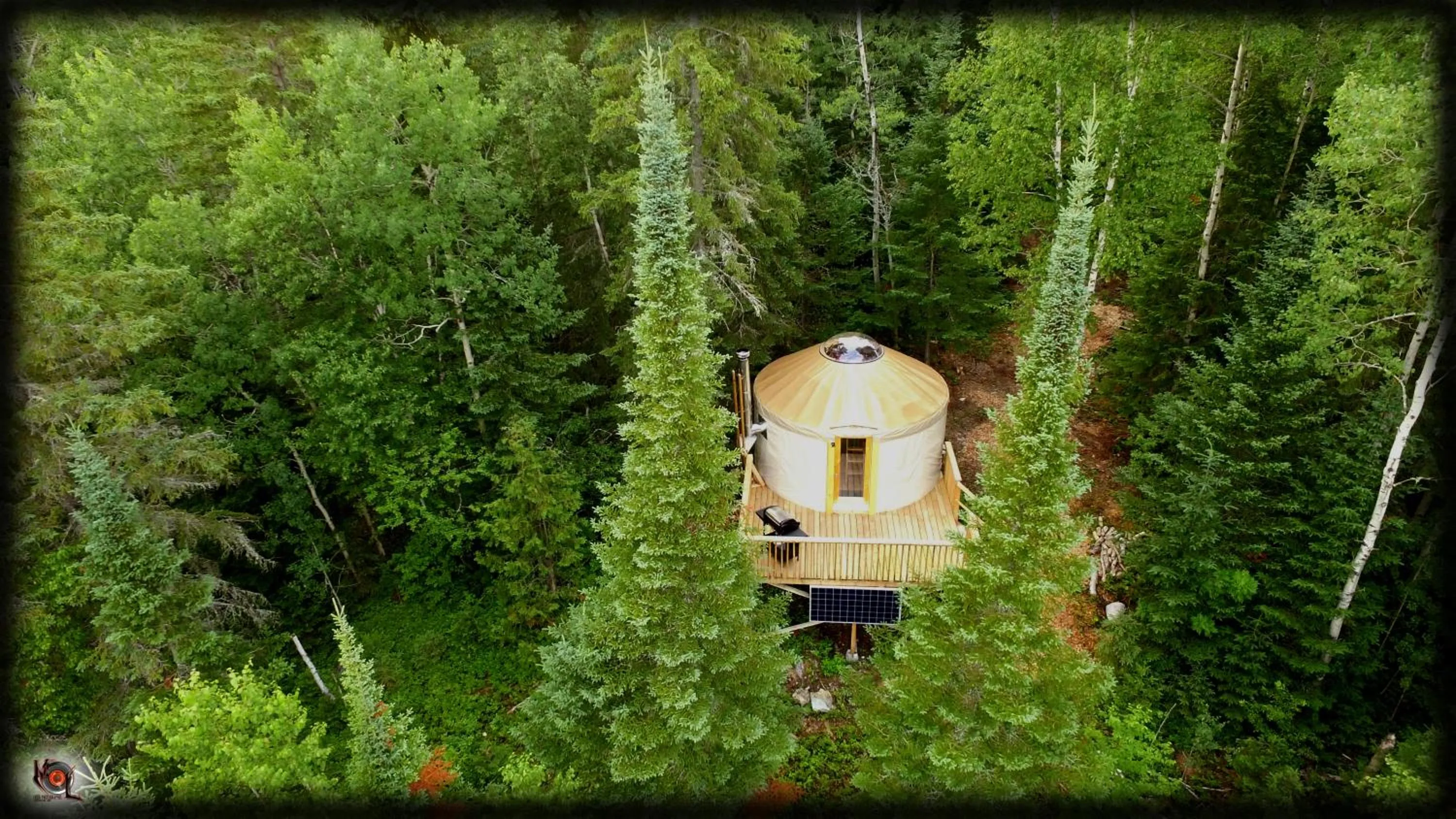 Facade/entrance in Les Racines du p'tit Isidore