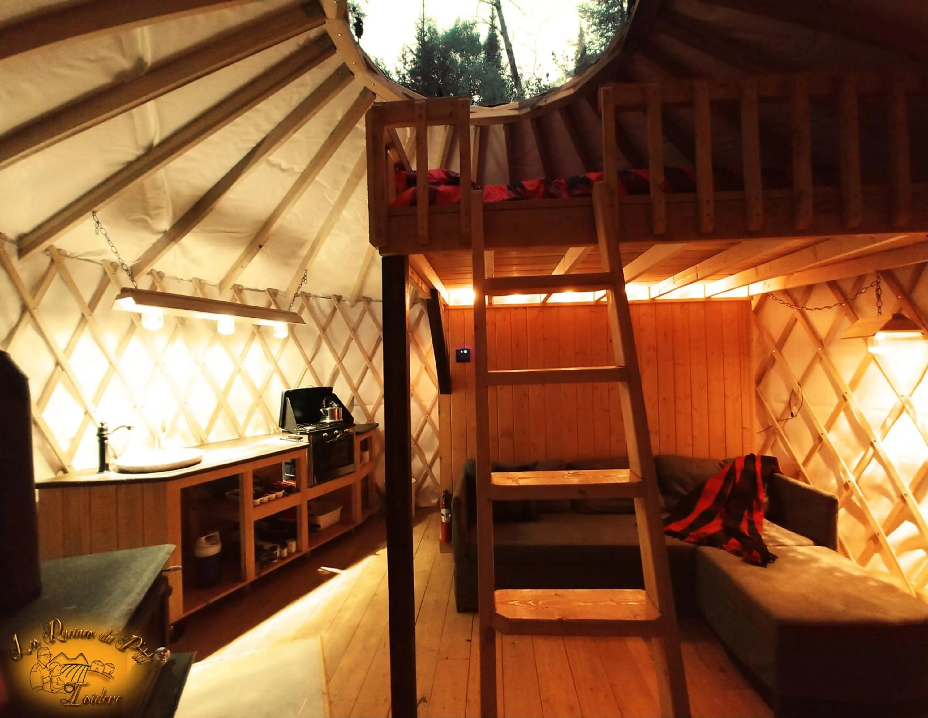 Photo of the whole room, Bed in Les Racines du p'tit Isidore