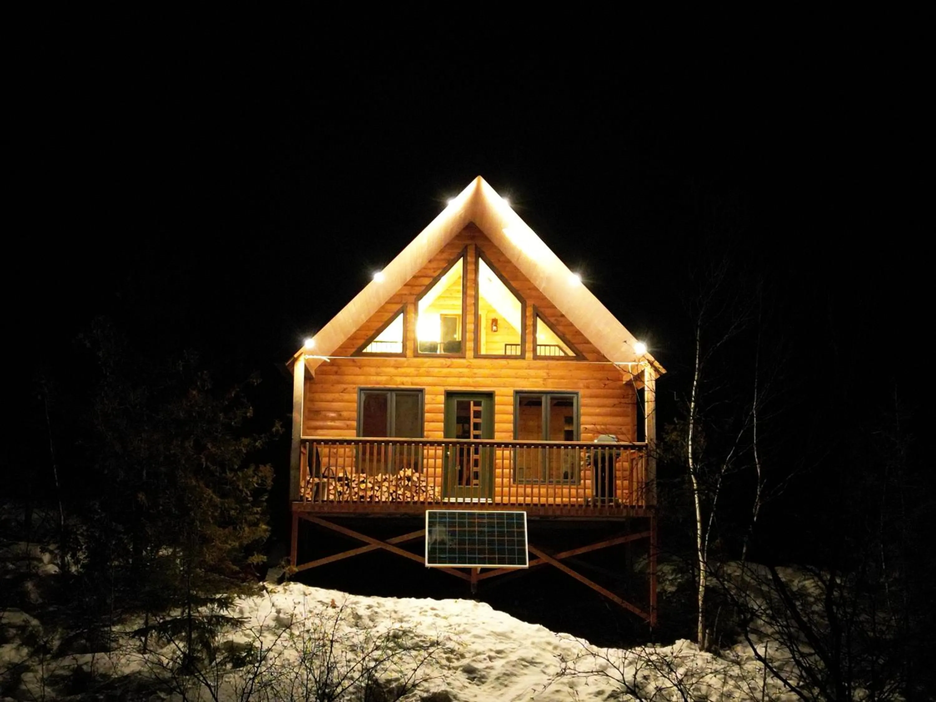 Night in Les Racines du p'tit Isidore