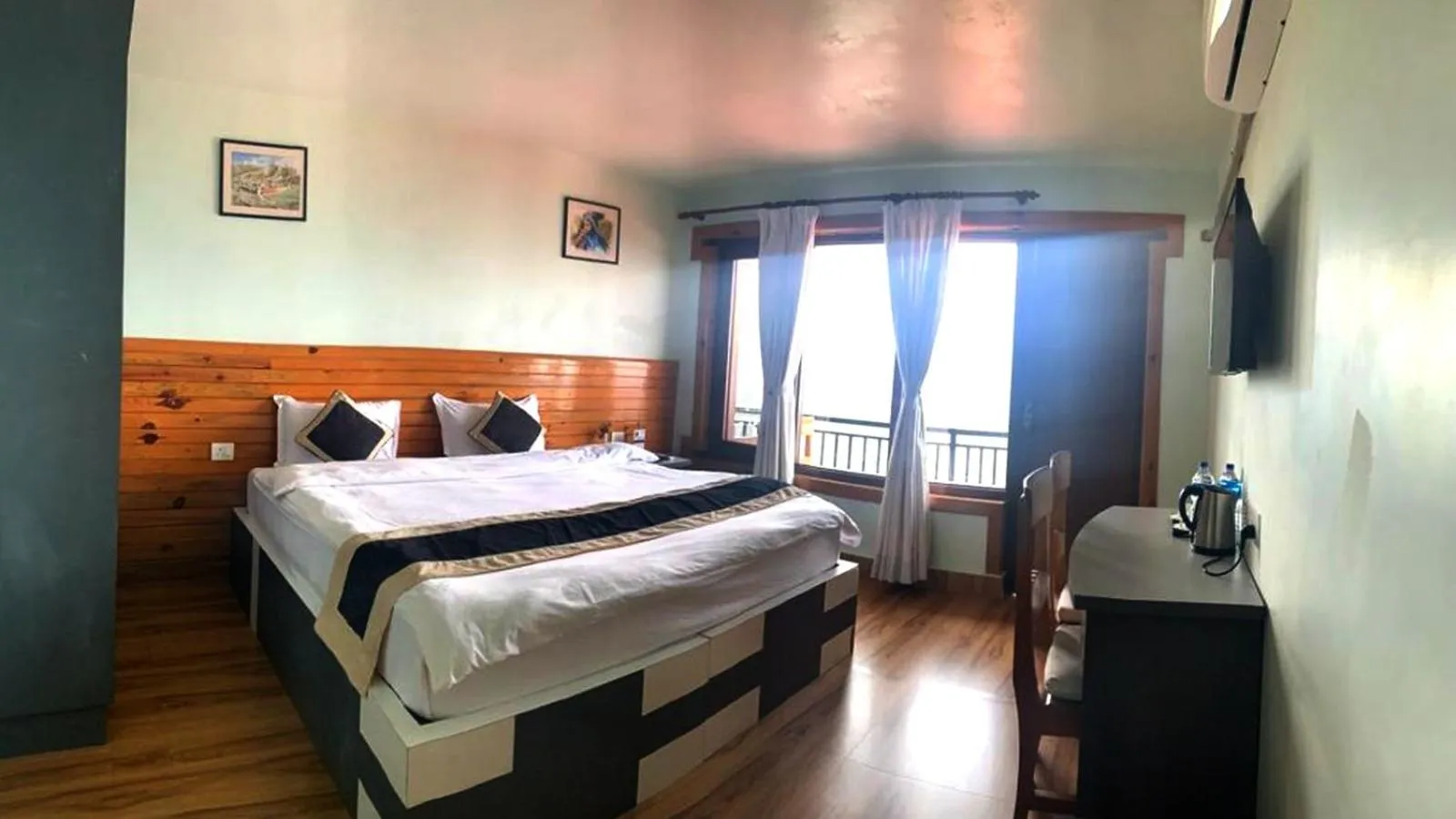 Photo of the whole room in The Lapsi Tree