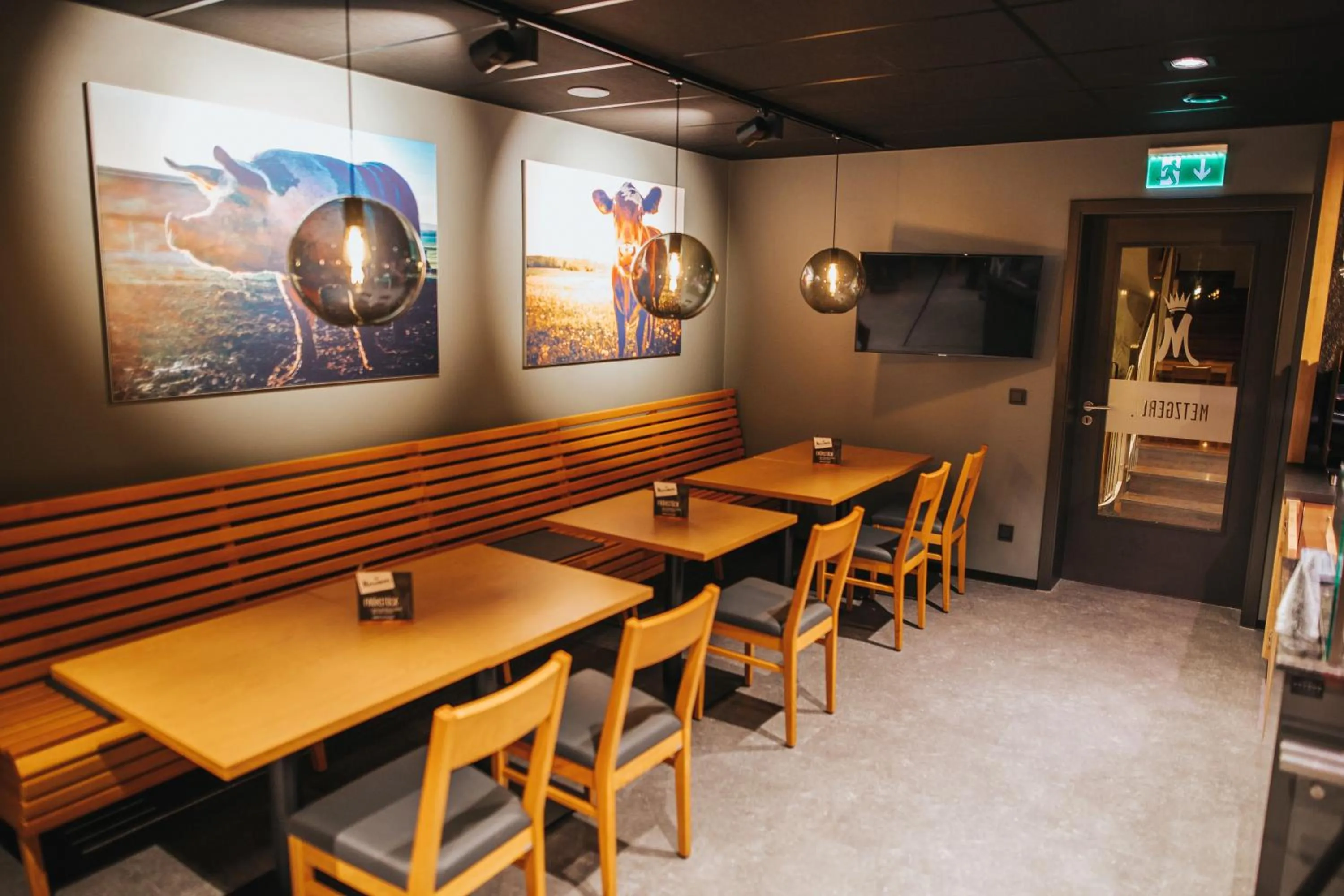 Restaurant/places to eat in Meissmers Hotel