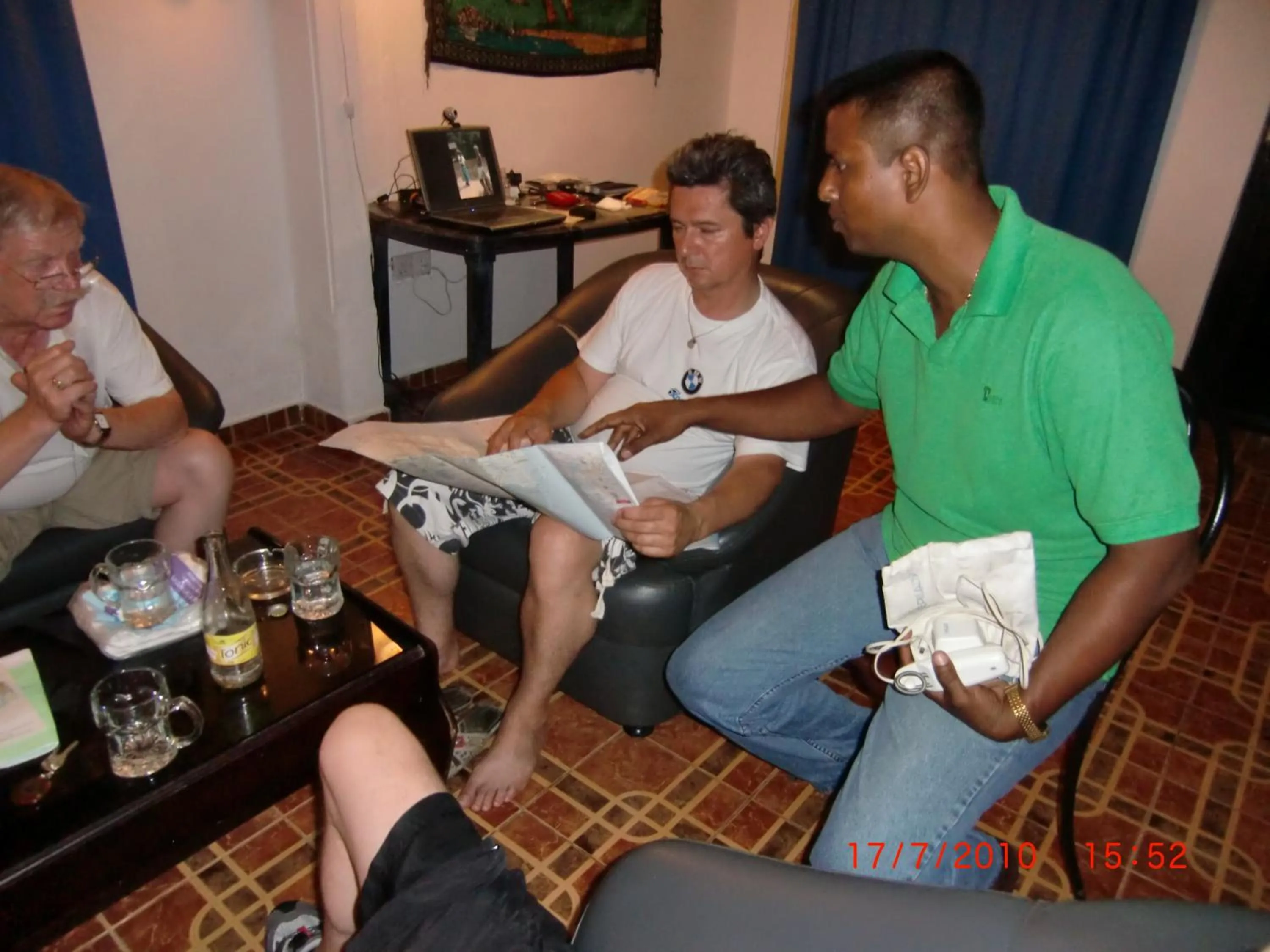 People in Shanith Guesthouse Negombo , beach road