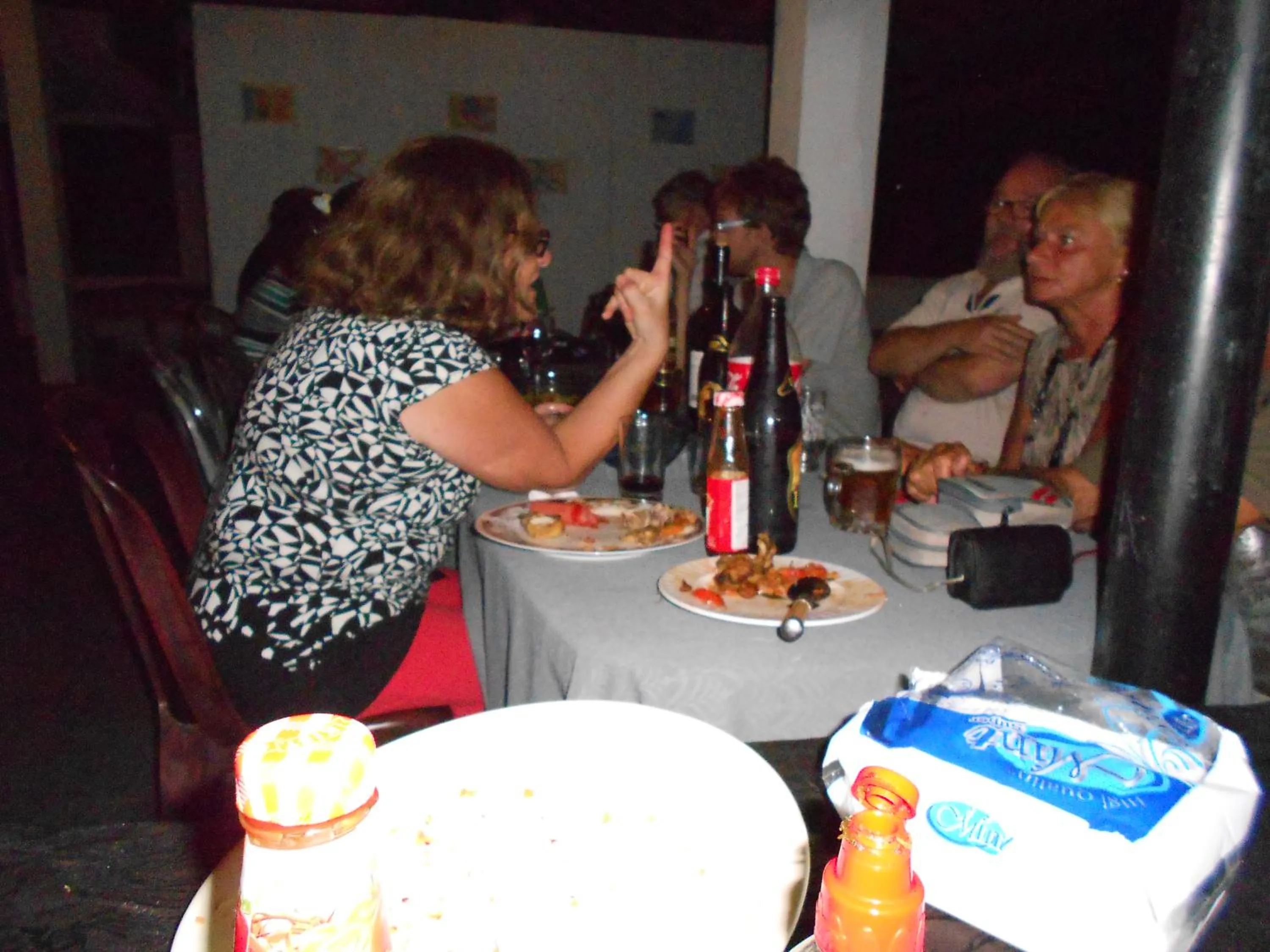 Restaurant/places to eat in Shanith Guesthouse Negombo , beach road