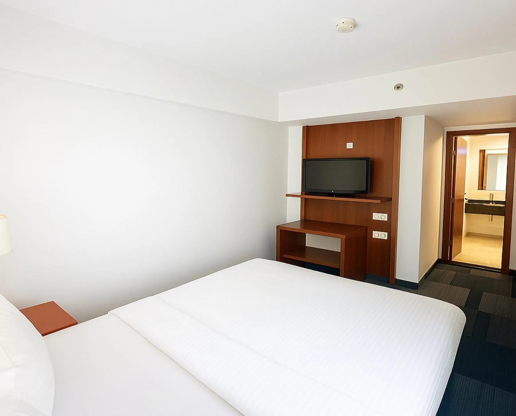 Bed in Taxim Express Bosphorus Hotel