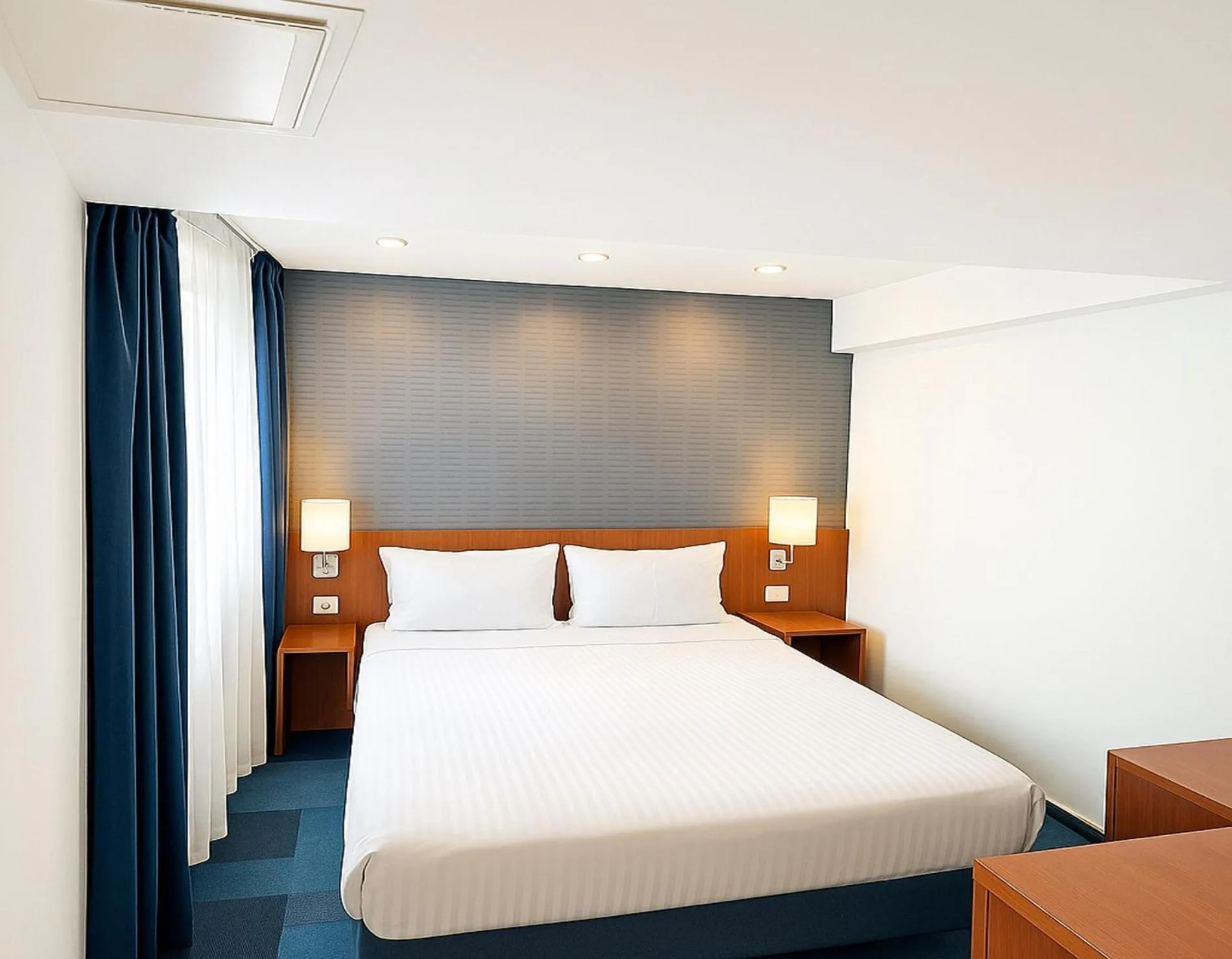 Bed in Taxim Express Bosphorus Hotel