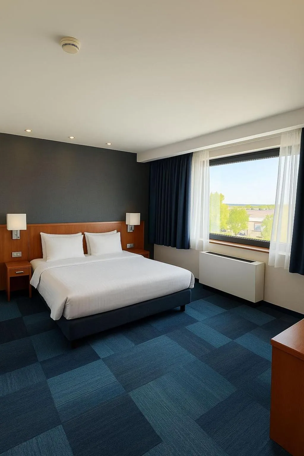 Photo of the whole room, Bed in Taxim Express Bosphorus Hotel