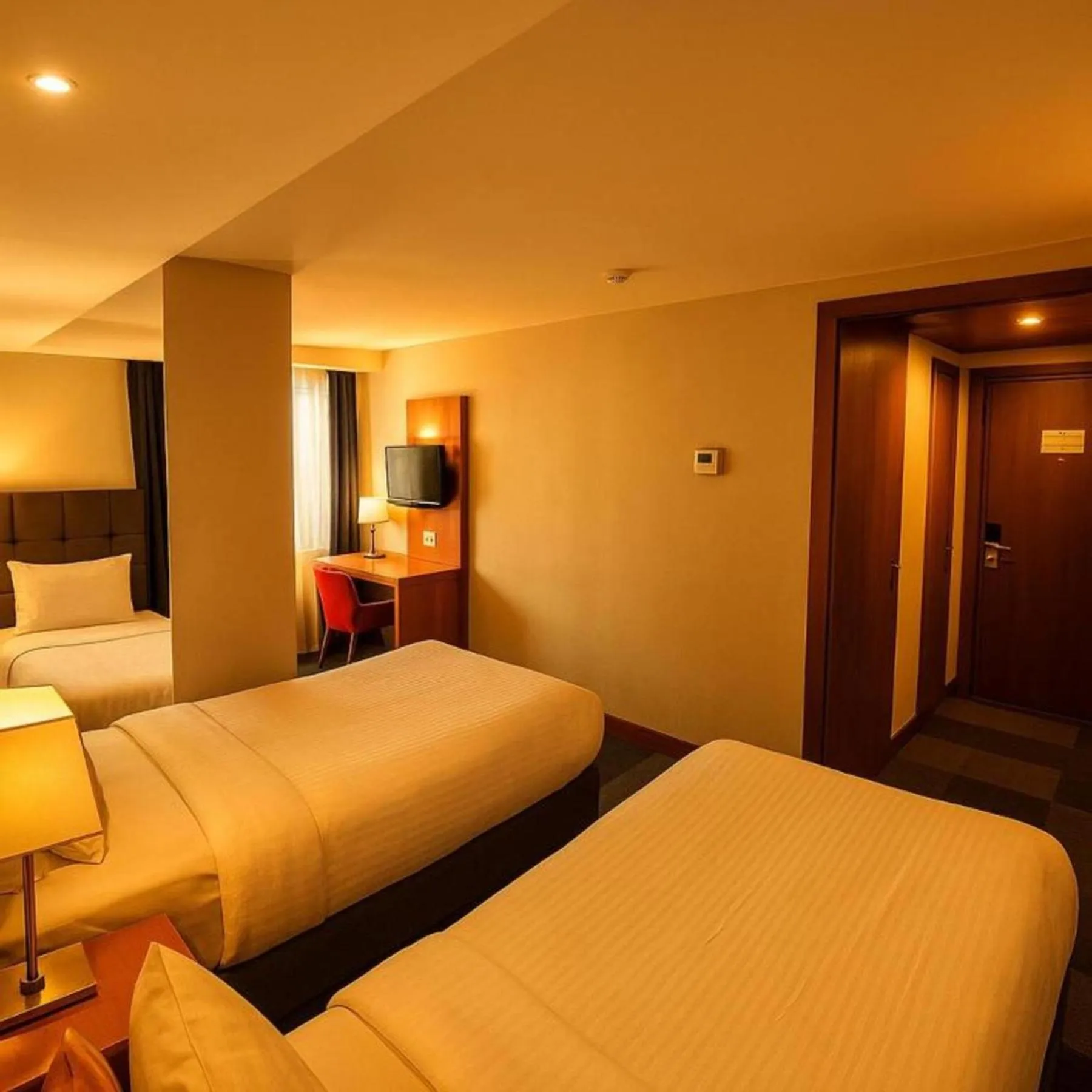 Photo of the whole room, Bed in Taxim Express Bosphorus Hotel