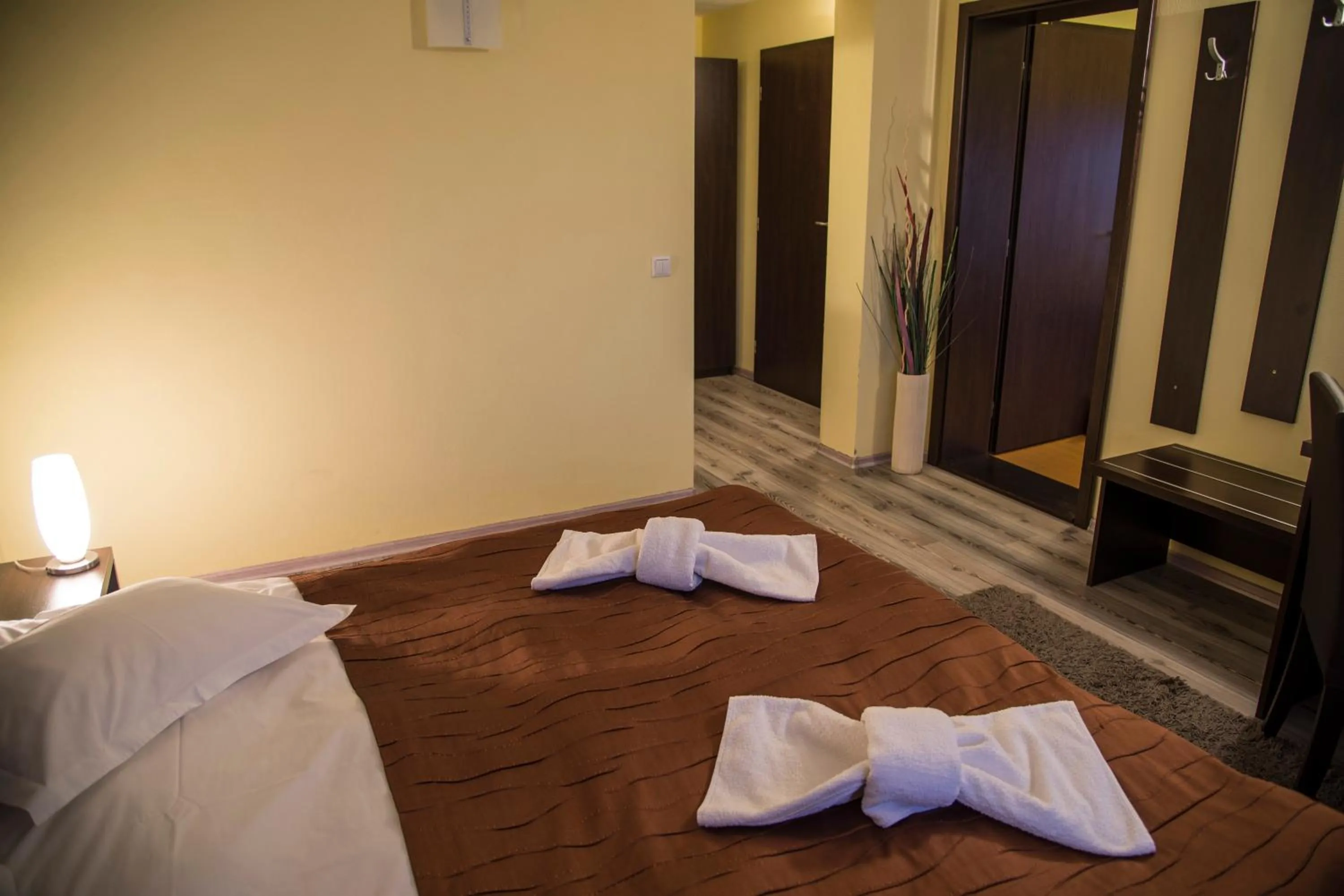 Two-Bedroom Deluxe Apartment in Pensiunea Carmen - Bikers Friendly Nest