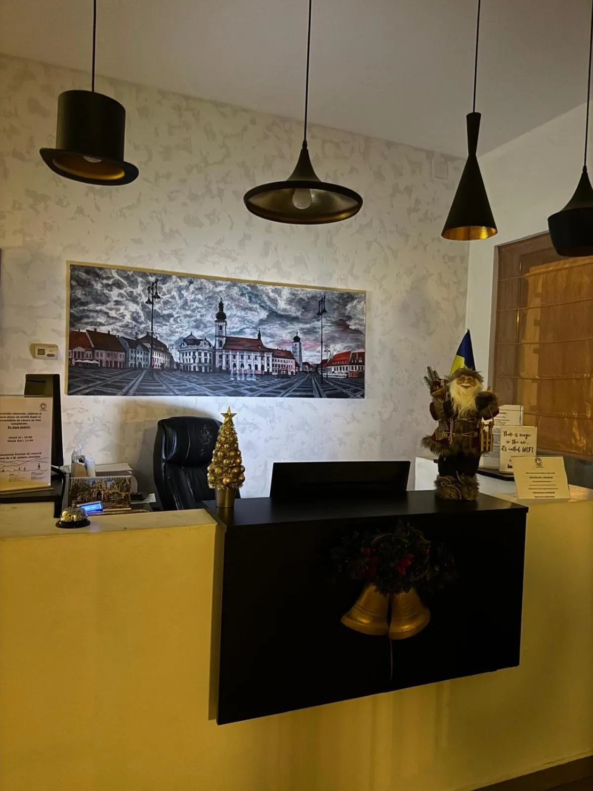 Lobby or reception in Pensiunea Carmen - Bikers Friendly Nest