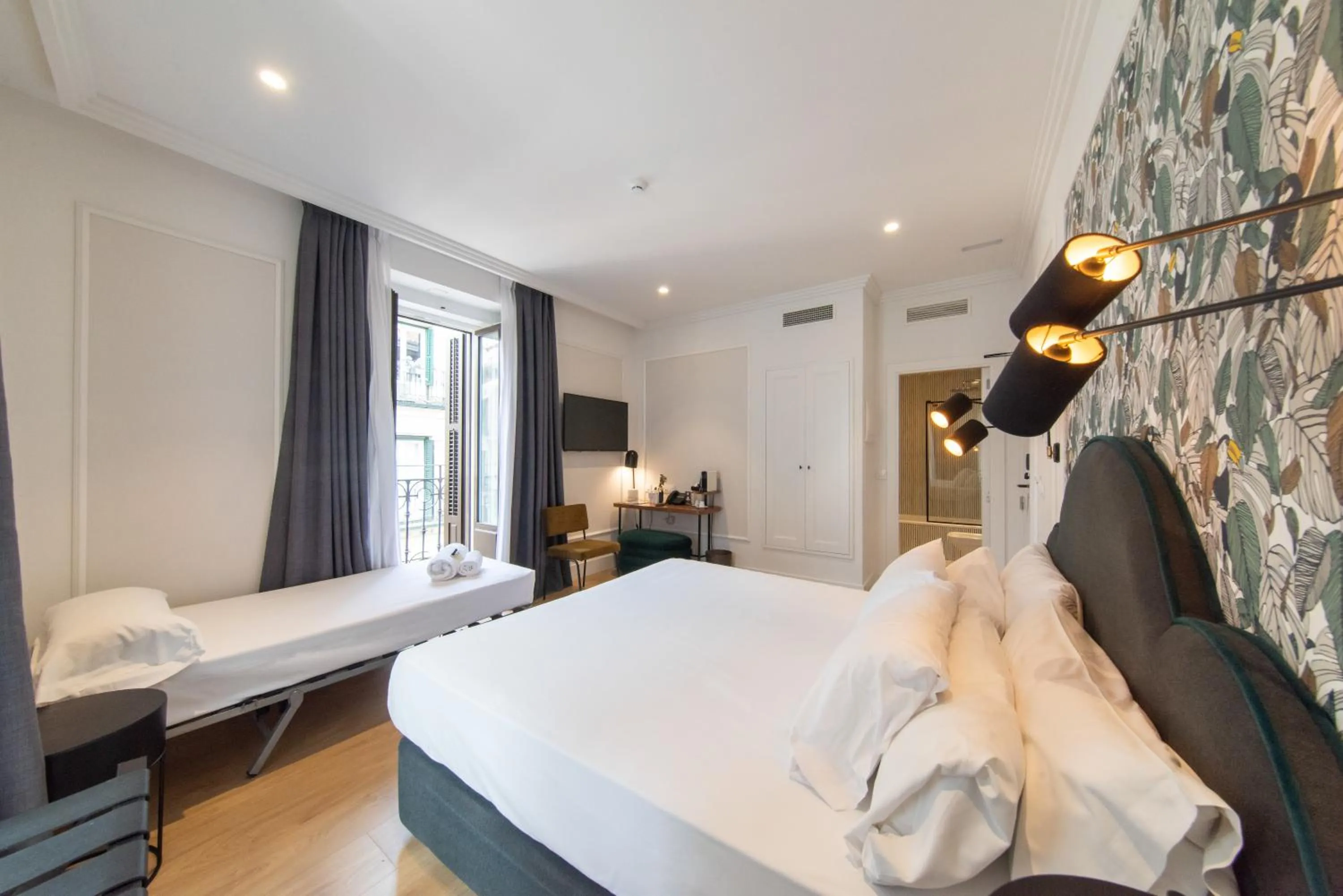 Balcony/Terrace, Bed in Soho Boutique Opera