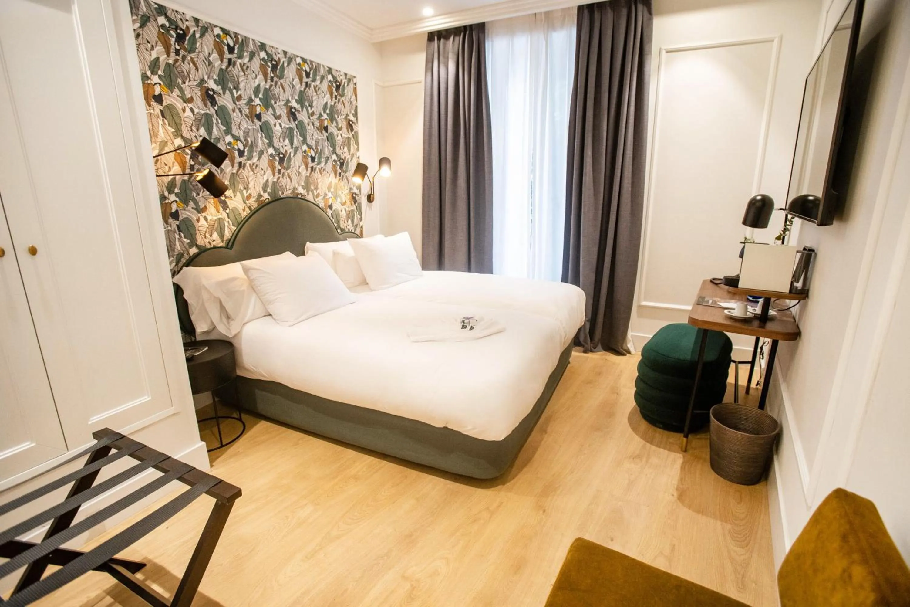 Bedroom, Bed in Soho Boutique Opera