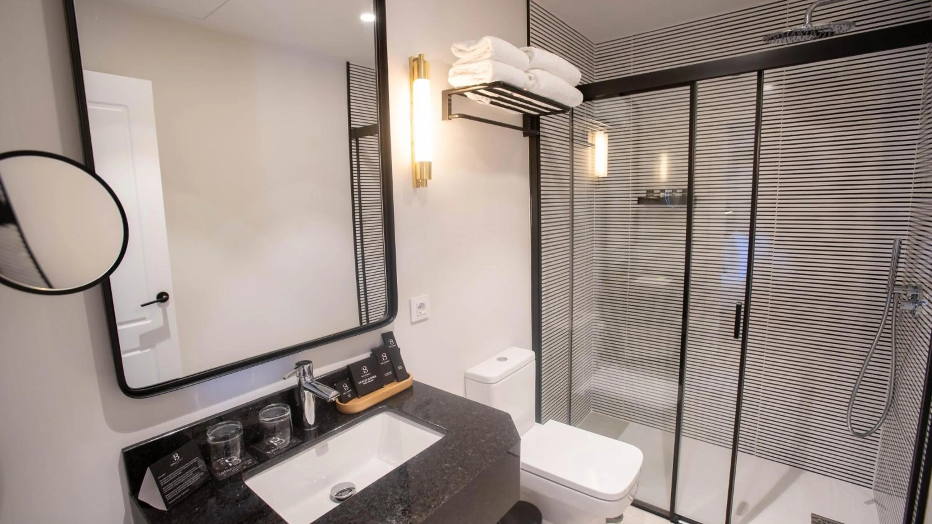 Bathroom in Soho Boutique Opera