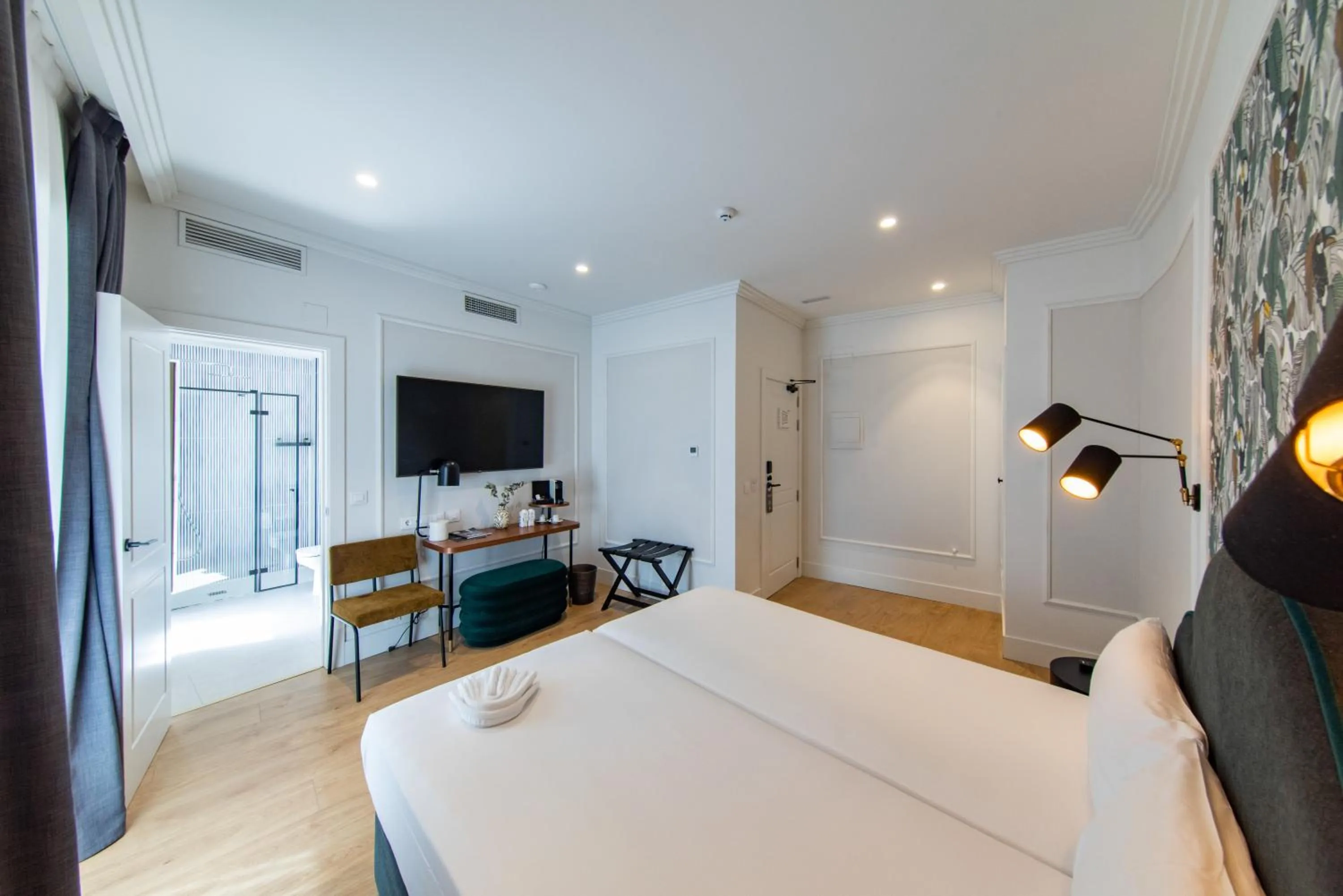 Balcony/Terrace, Bed in Soho Boutique Opera