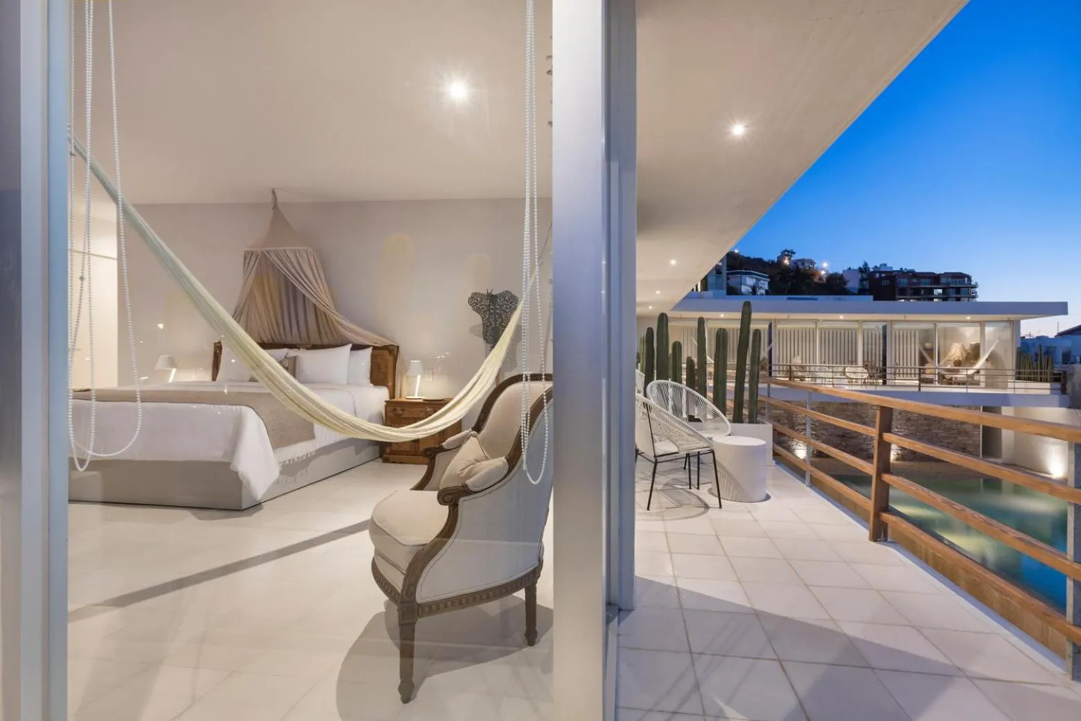 Balcony/Terrace, Bed in Hotel Boutique Casa Lulu