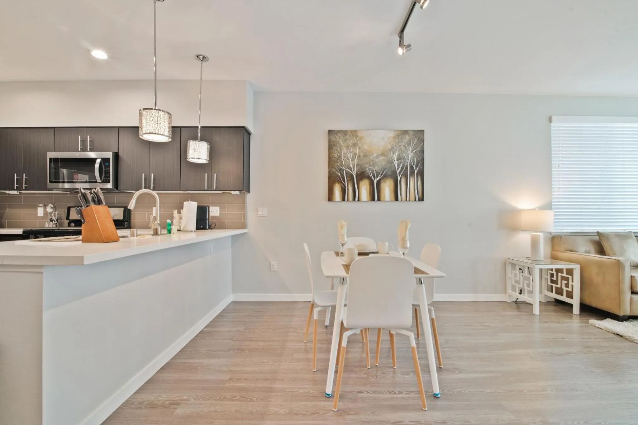 Kitchen or kitchenette in Bluebird Suites in Menlo Park