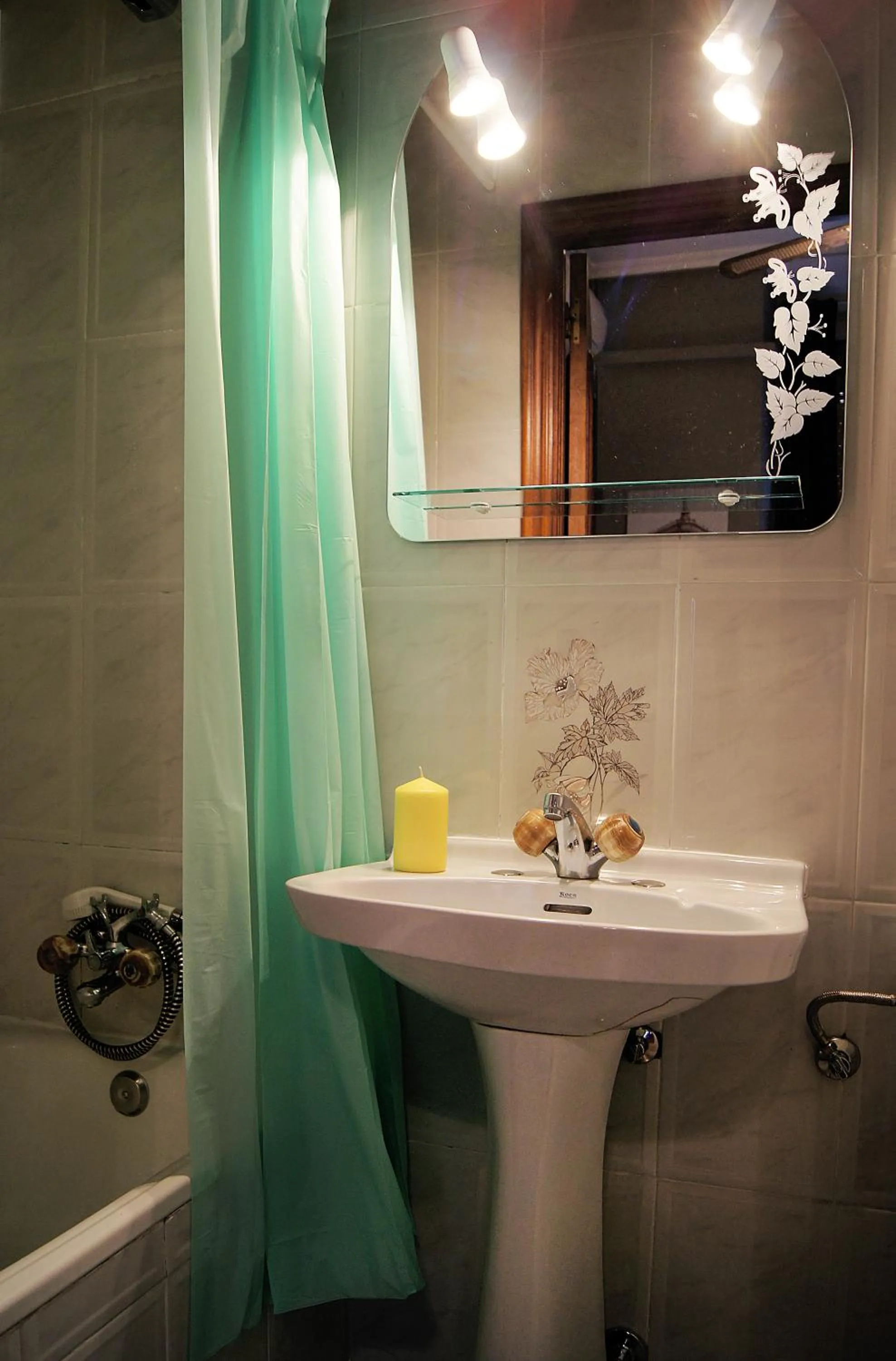 Bathroom in Fuencarral Kryse&Breogan