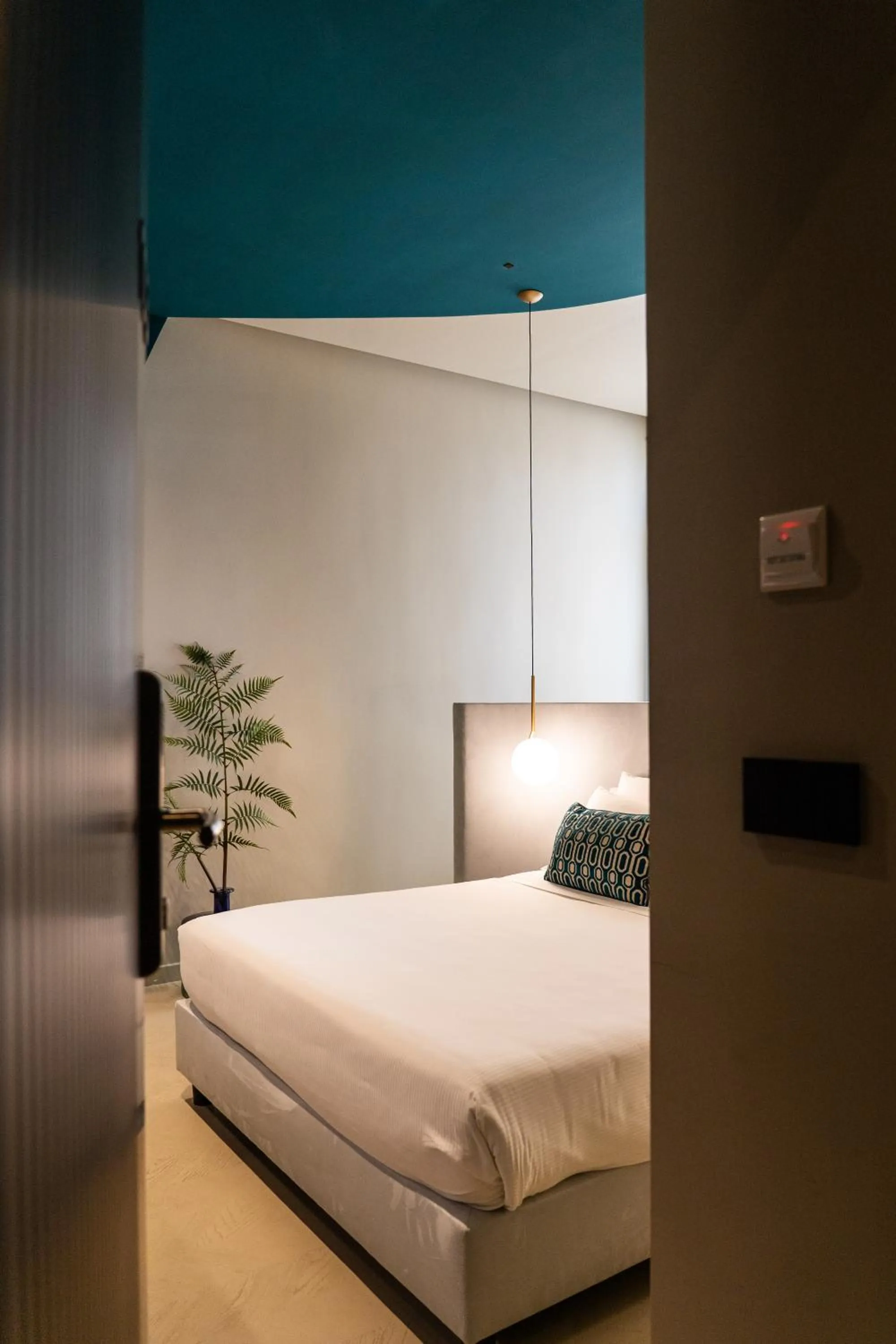 Photo of the whole room, Bed in Relais sul Mare Boutique Hotel