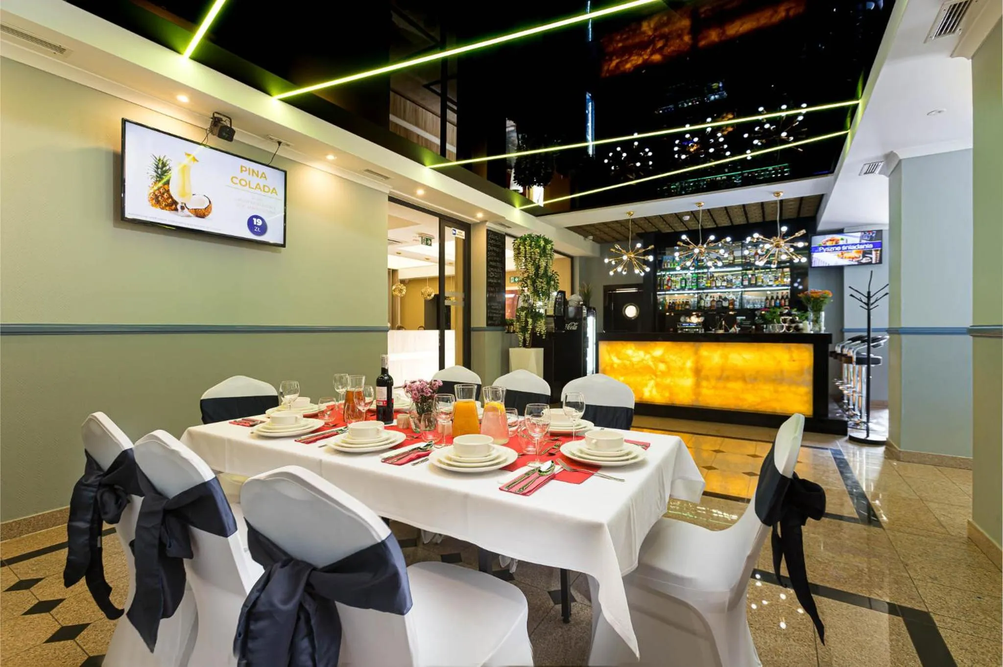 Restaurant/places to eat in Akacja Medical Resort