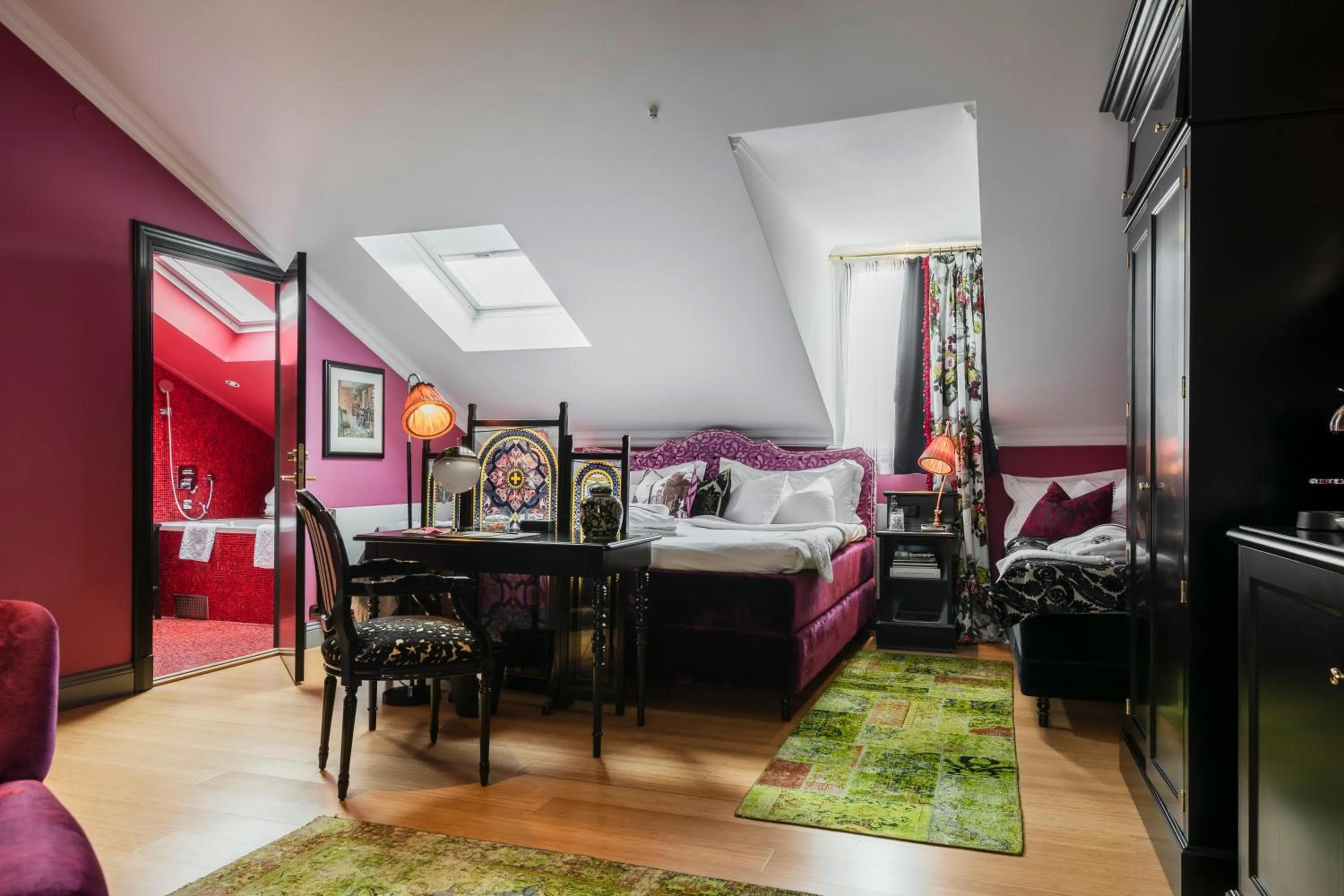 Bed in Dorsia Hotel & Restaurant