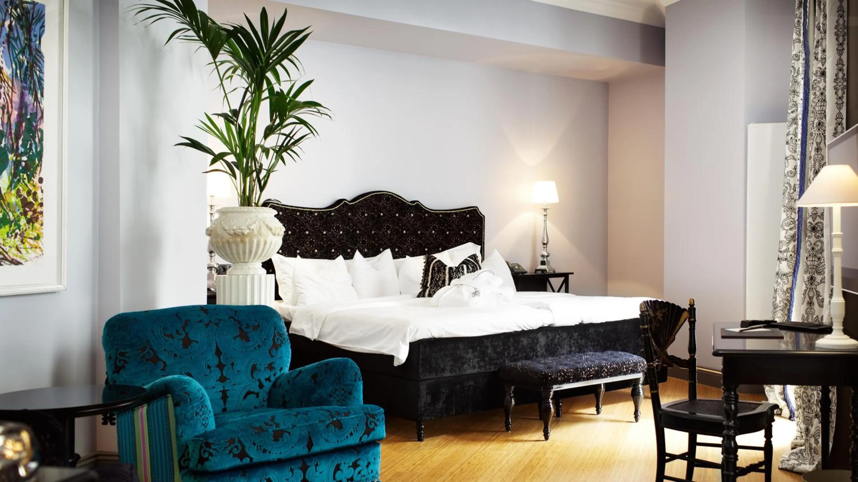 Bed in Dorsia Hotel & Restaurant