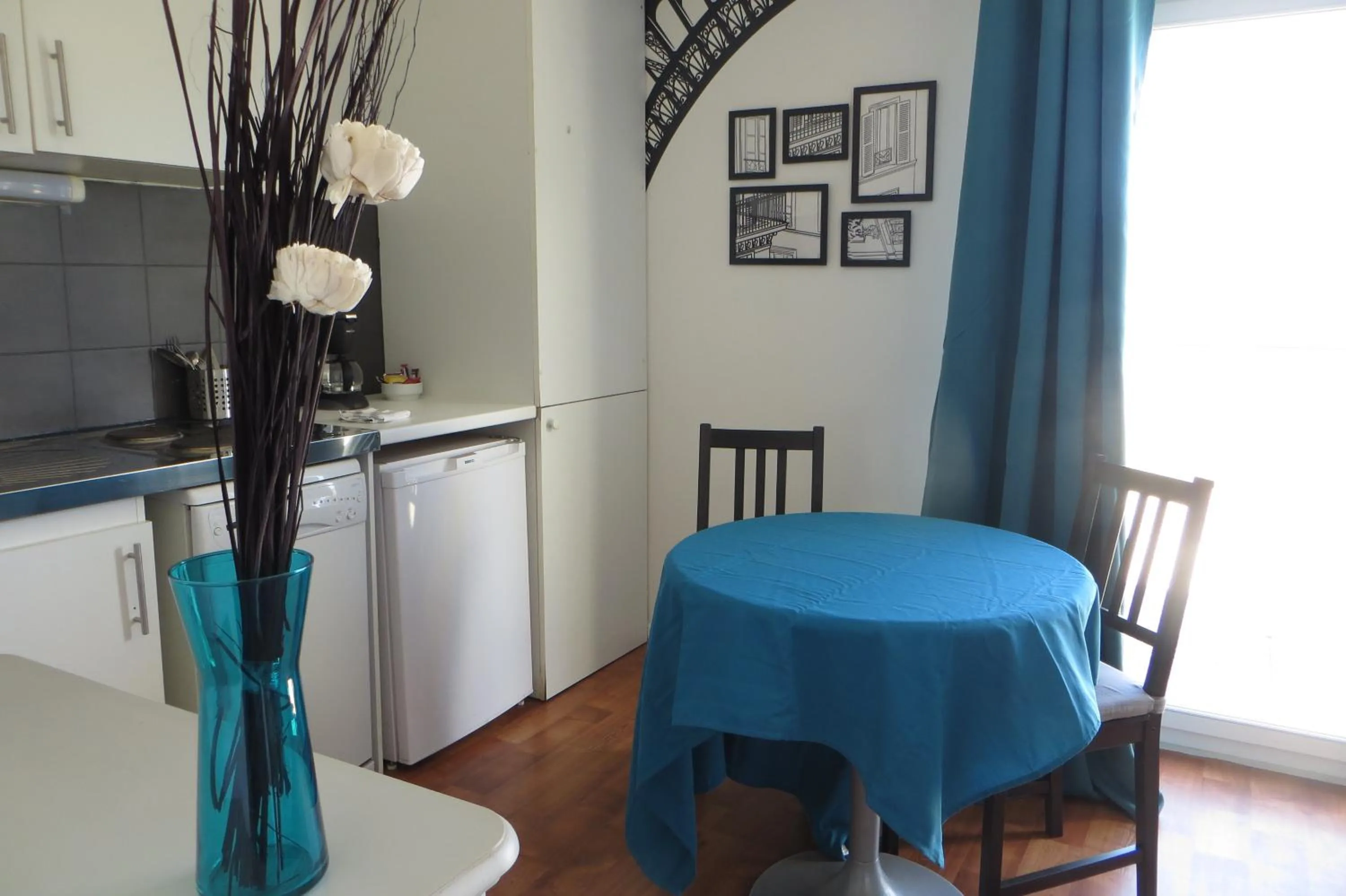 Kitchen or kitchenette in Résidence Carouge Appart Hôtel