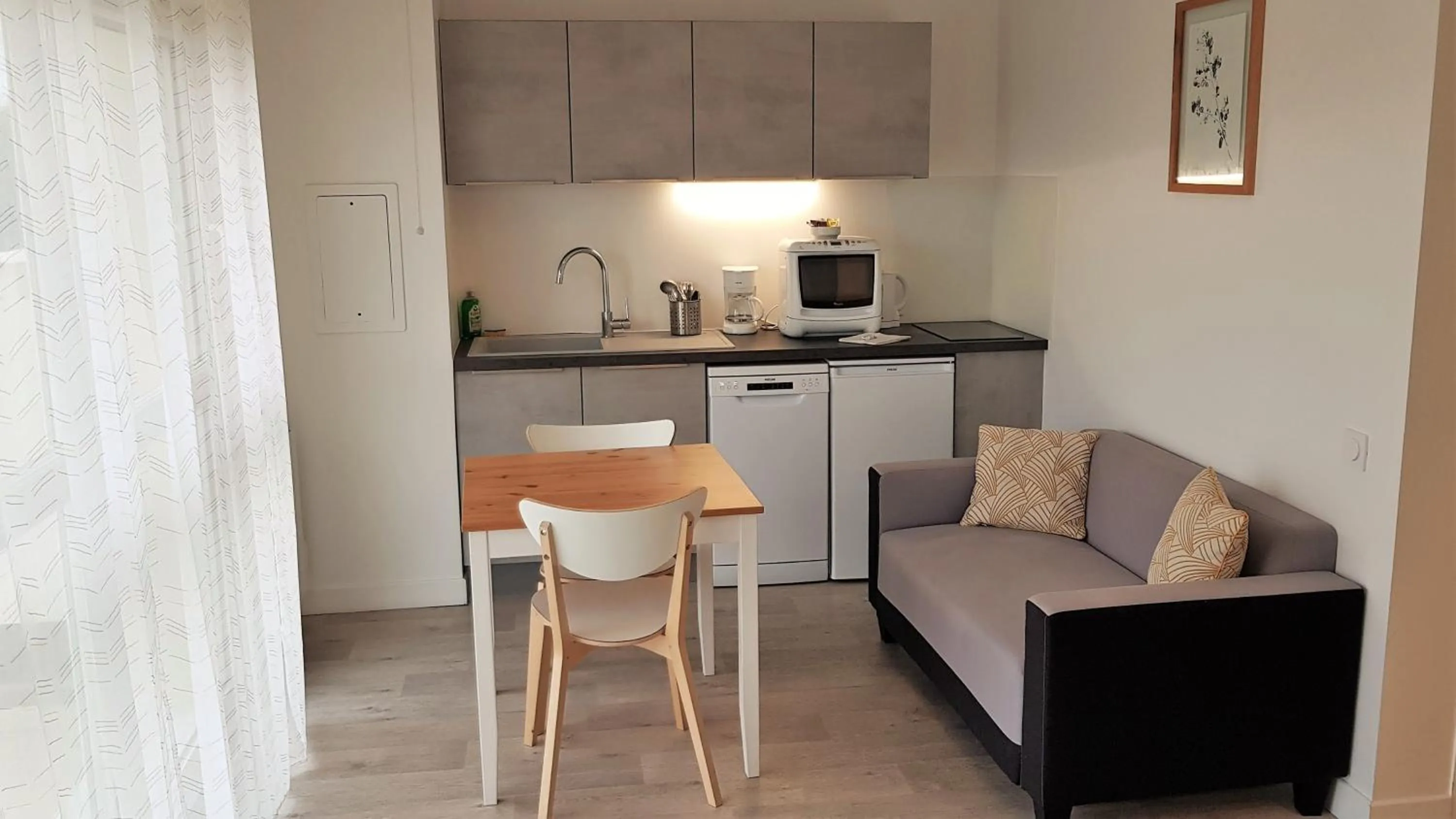 Kitchen or kitchenette in Résidence Carouge Appart Hôtel