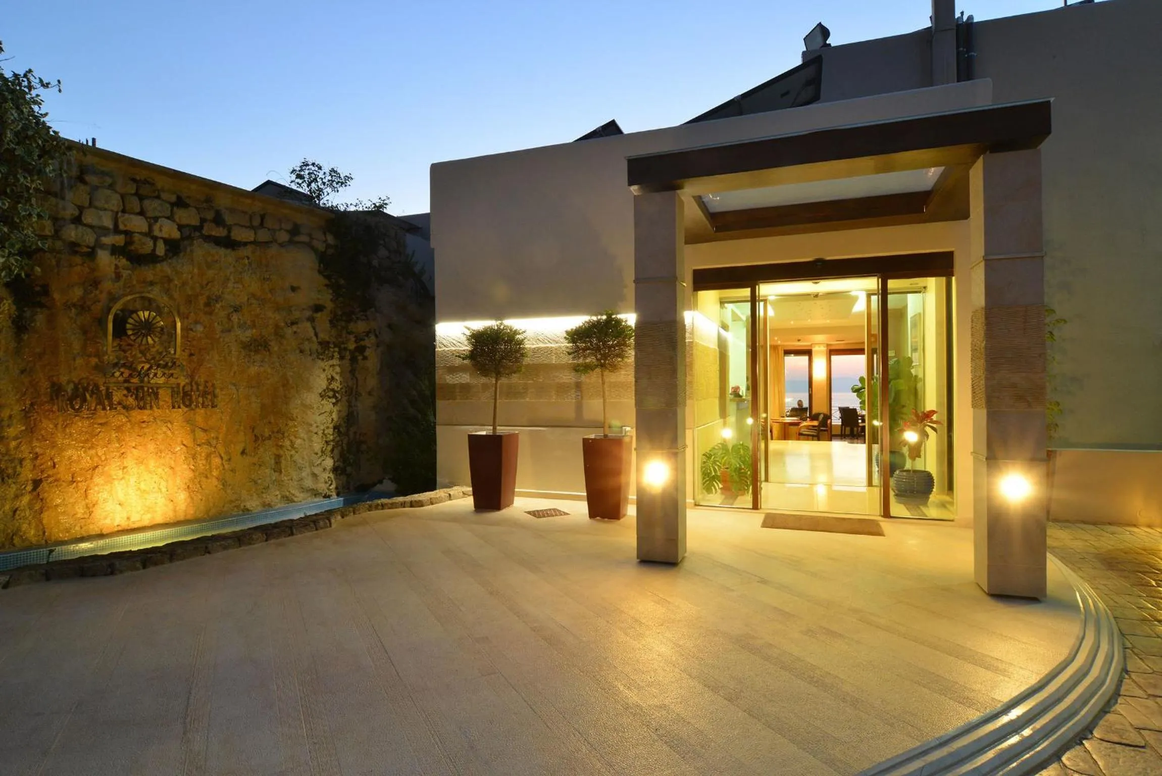 Facade/entrance in Royal Sun