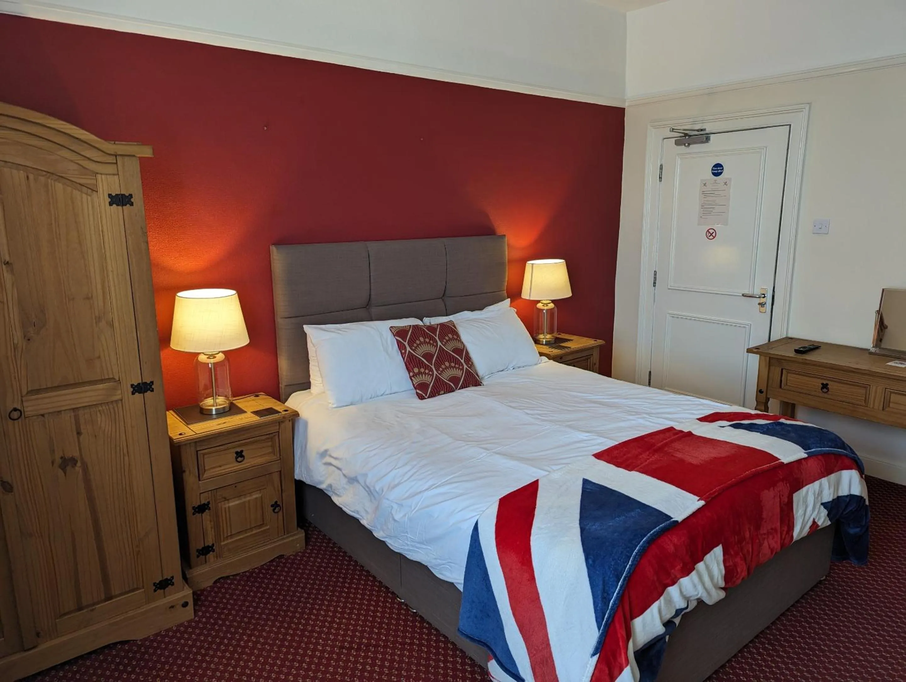 Bedroom, Bed in The King's Arms