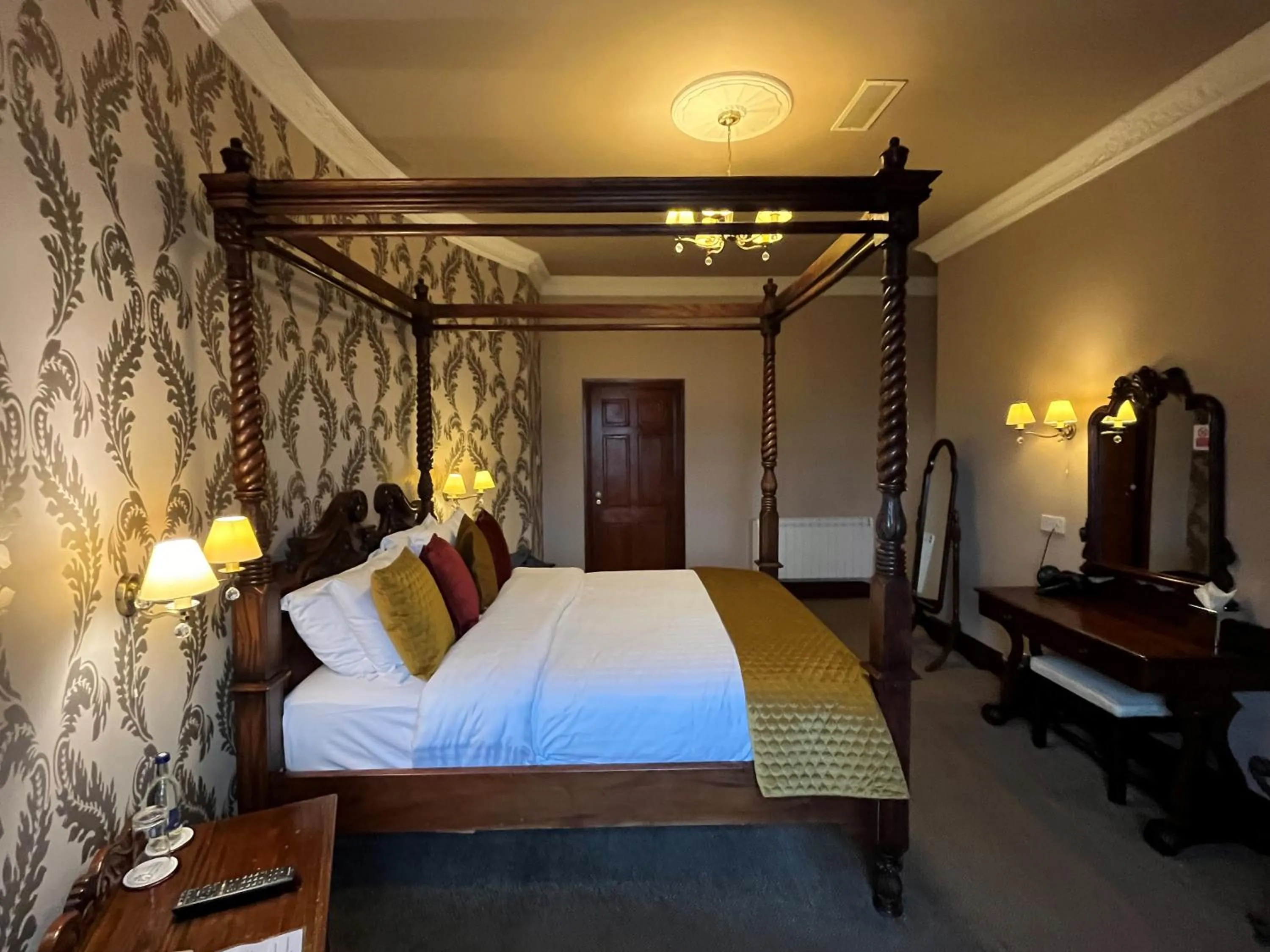 Bed in Darnley Lodge Hotel