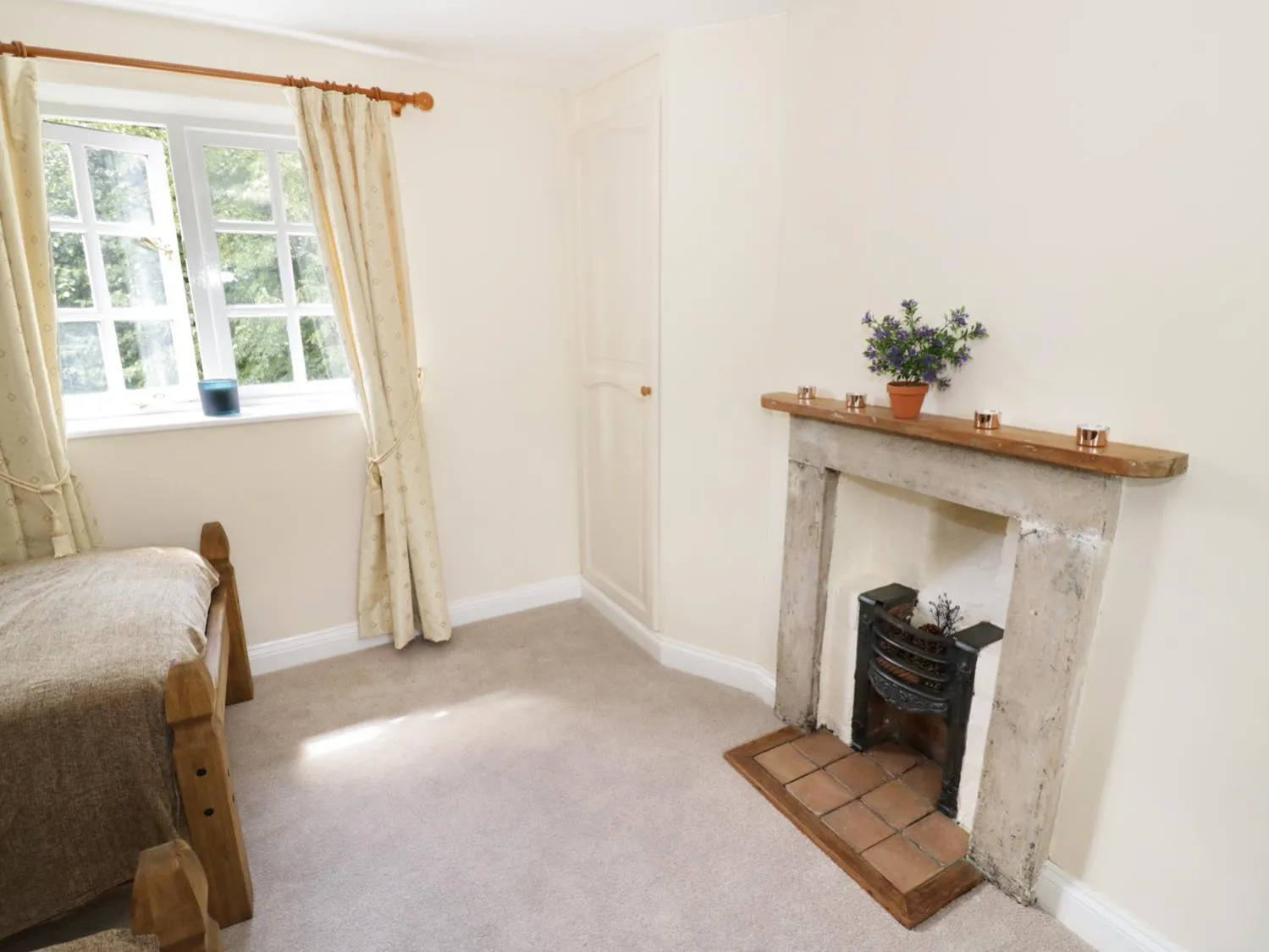 Blenheim Edge, The Causeway