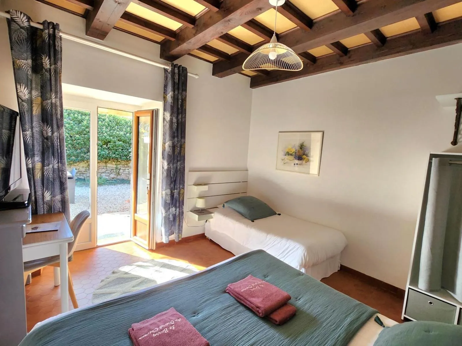 Photo of the whole room, Bed in Le Barry du Grand Chemin