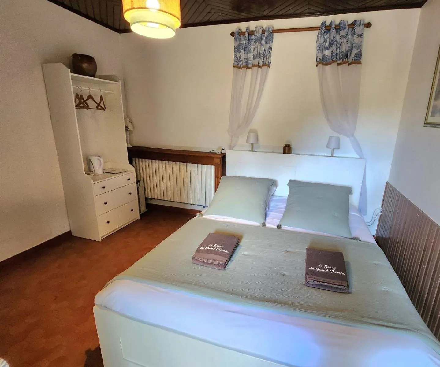 Photo of the whole room, Bed in Le Barry du Grand Chemin