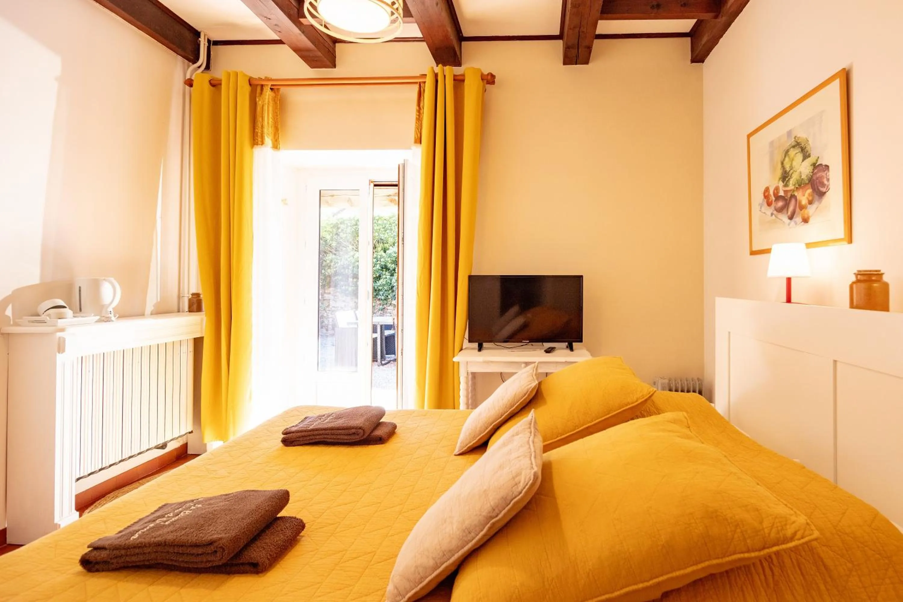 Photo of the whole room, Bed in Le Barry du Grand Chemin