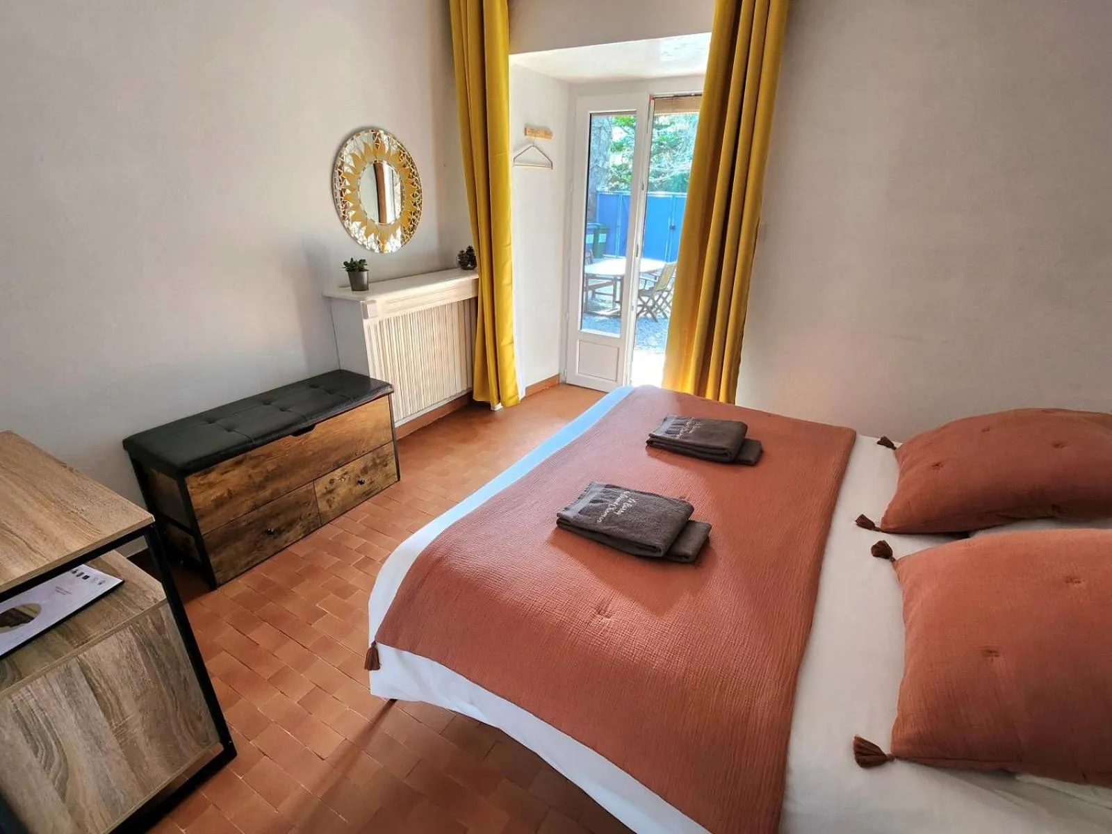 Photo of the whole room, Bed in Le Barry du Grand Chemin