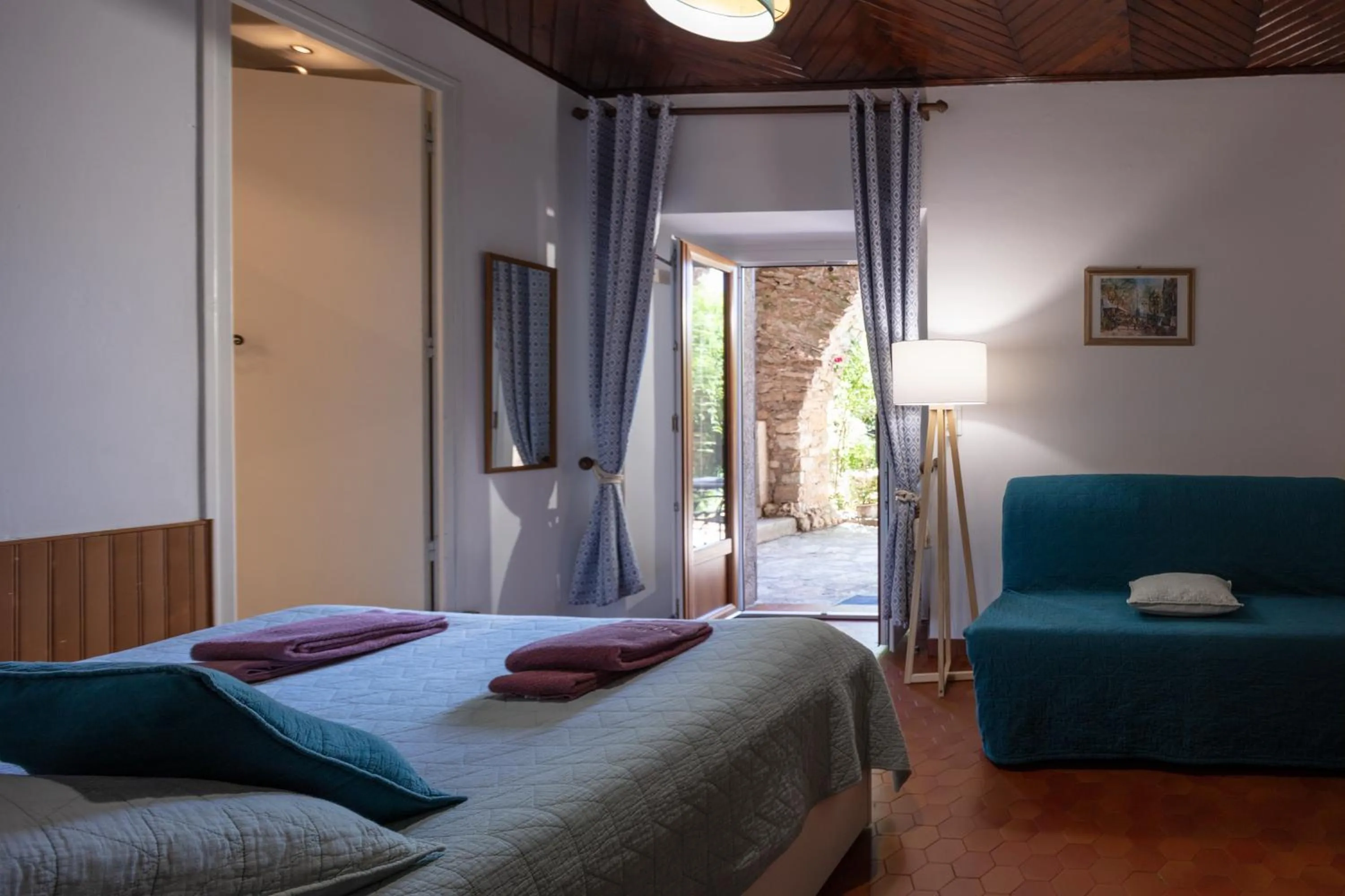 Photo of the whole room, Bed in Le Barry du Grand Chemin