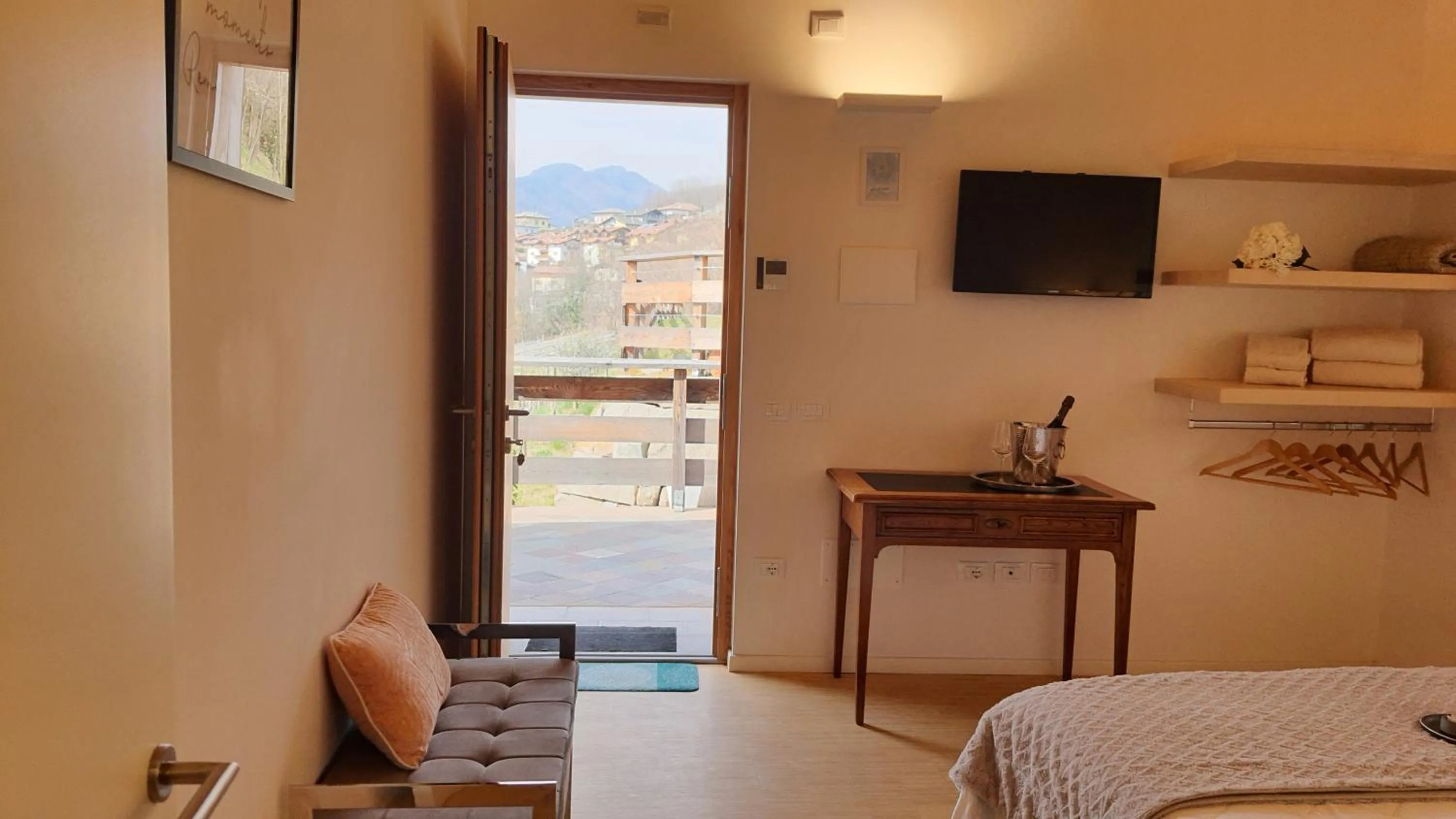 Hot Tub, Bed in Maso al Sole Agriturismo