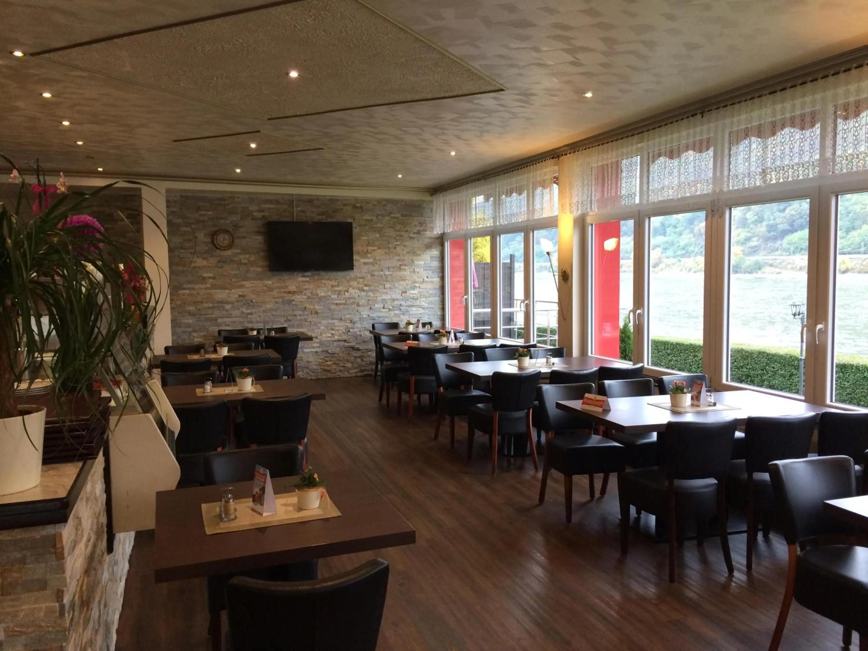 Restaurant/places to eat in Hotel Rheinkönig