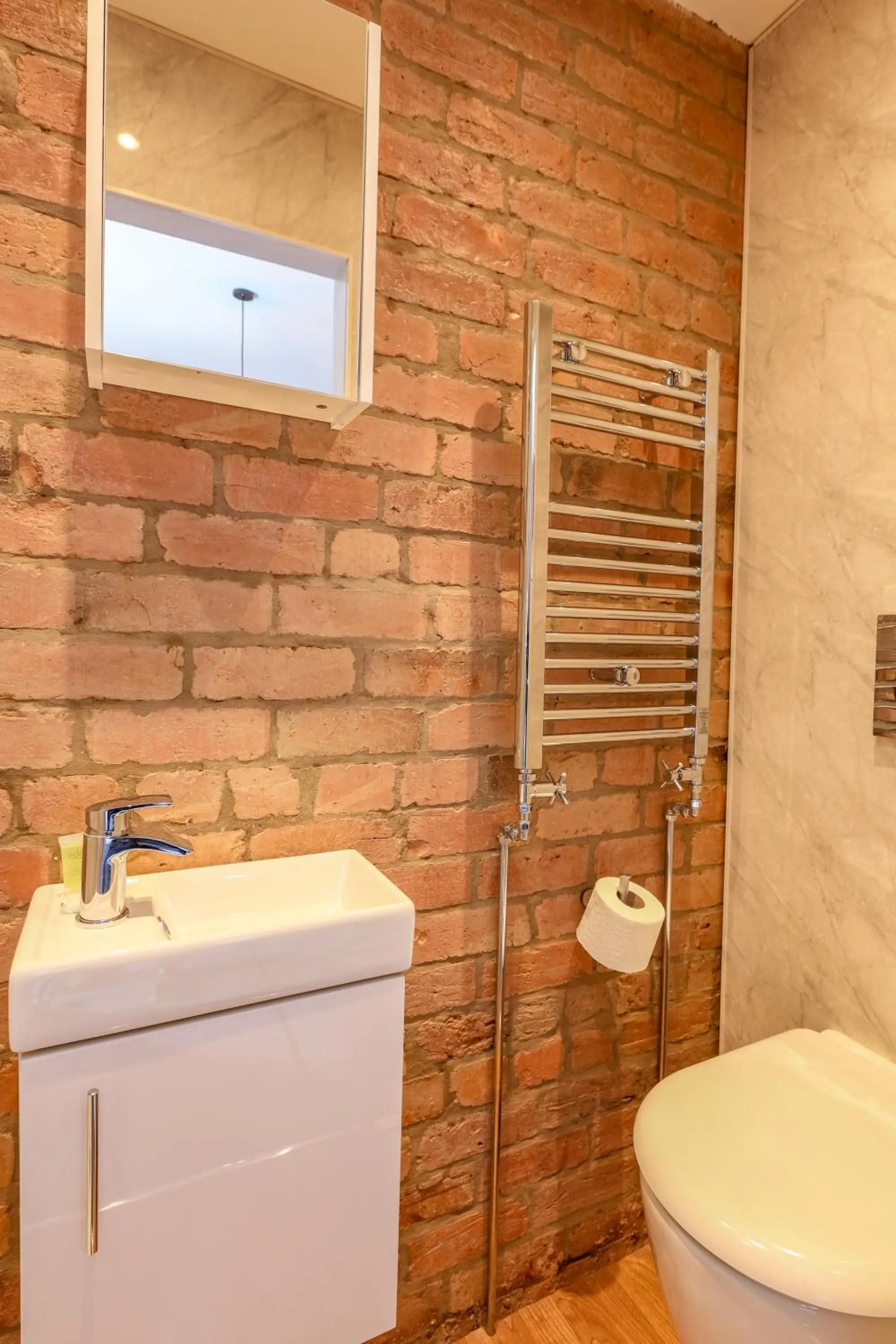 Toilet in Salisbury Street Guesthouse