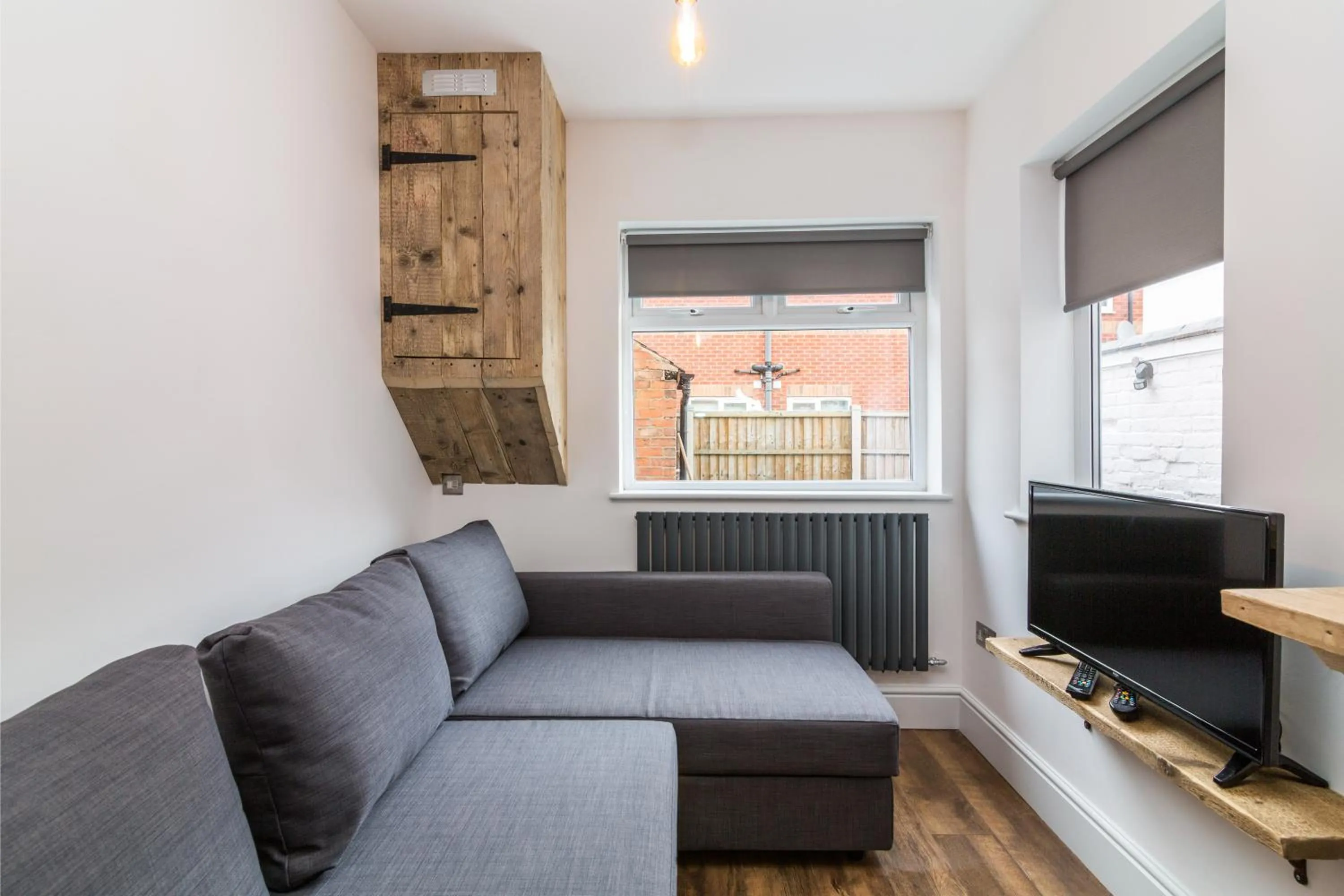 Communal lounge/ TV room in Salisbury Street Guesthouse