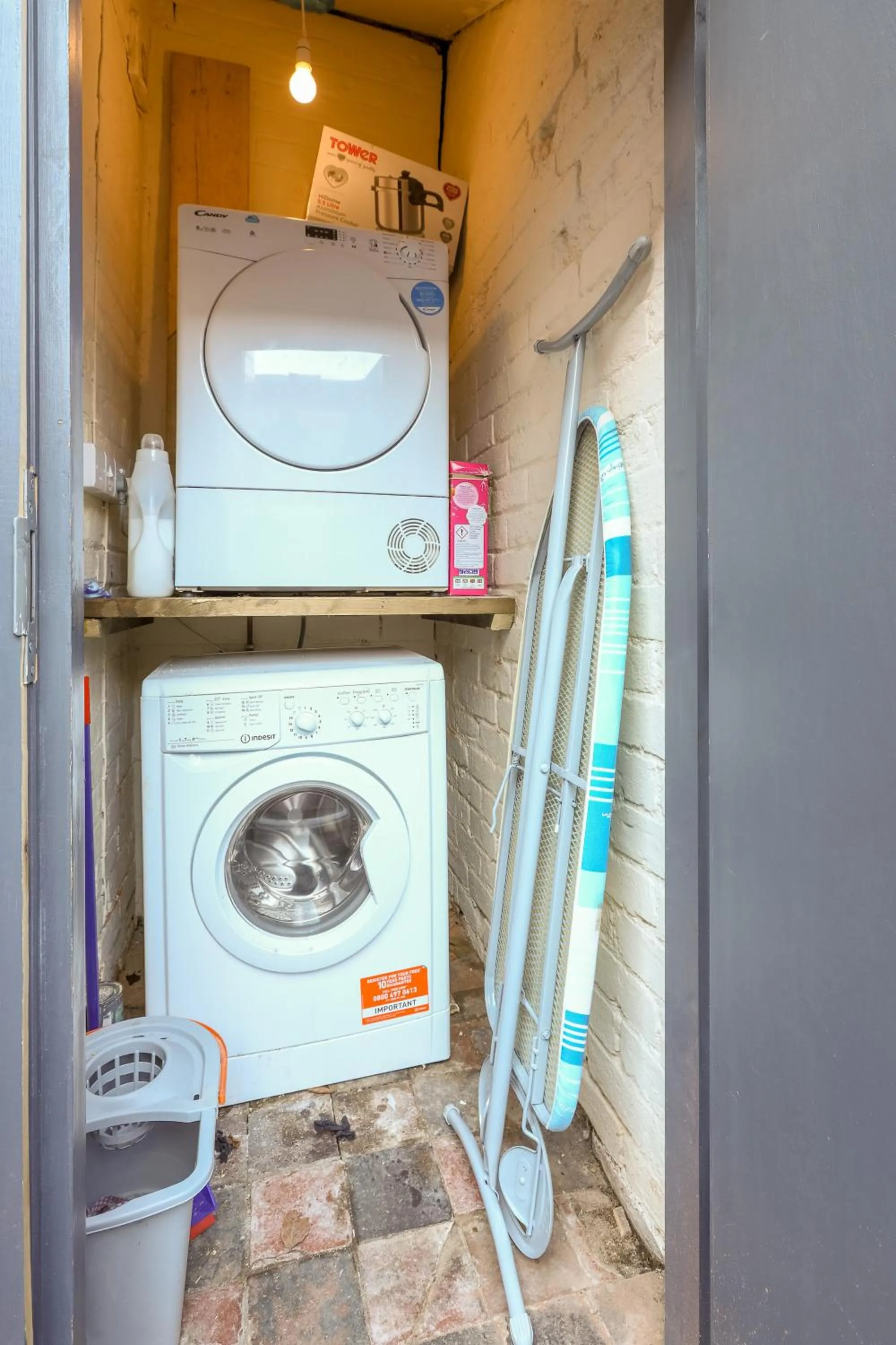 washing machine in Salisbury Street Guesthouse