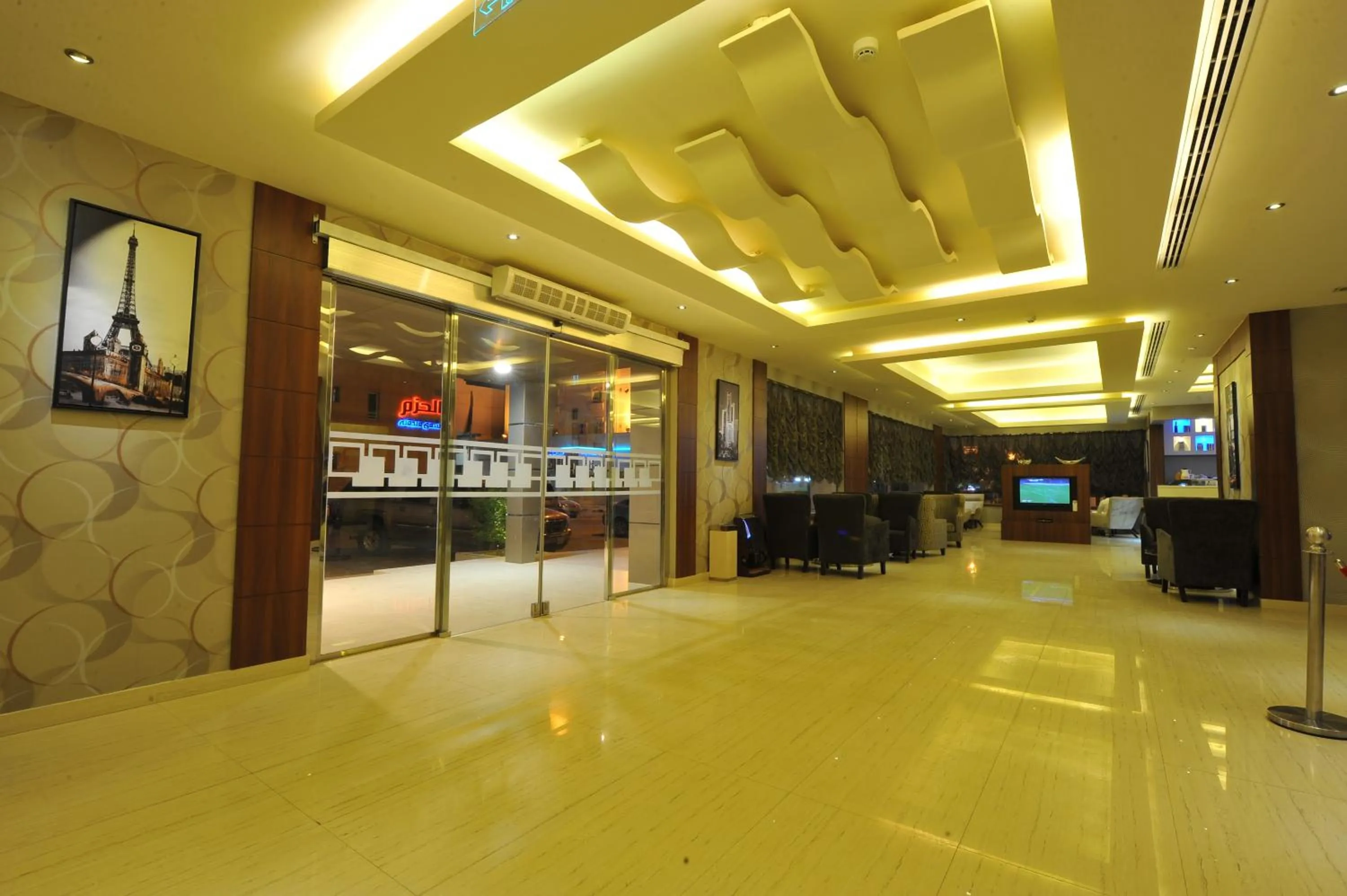 Lobby or reception in Al Janaderia Suites 7
