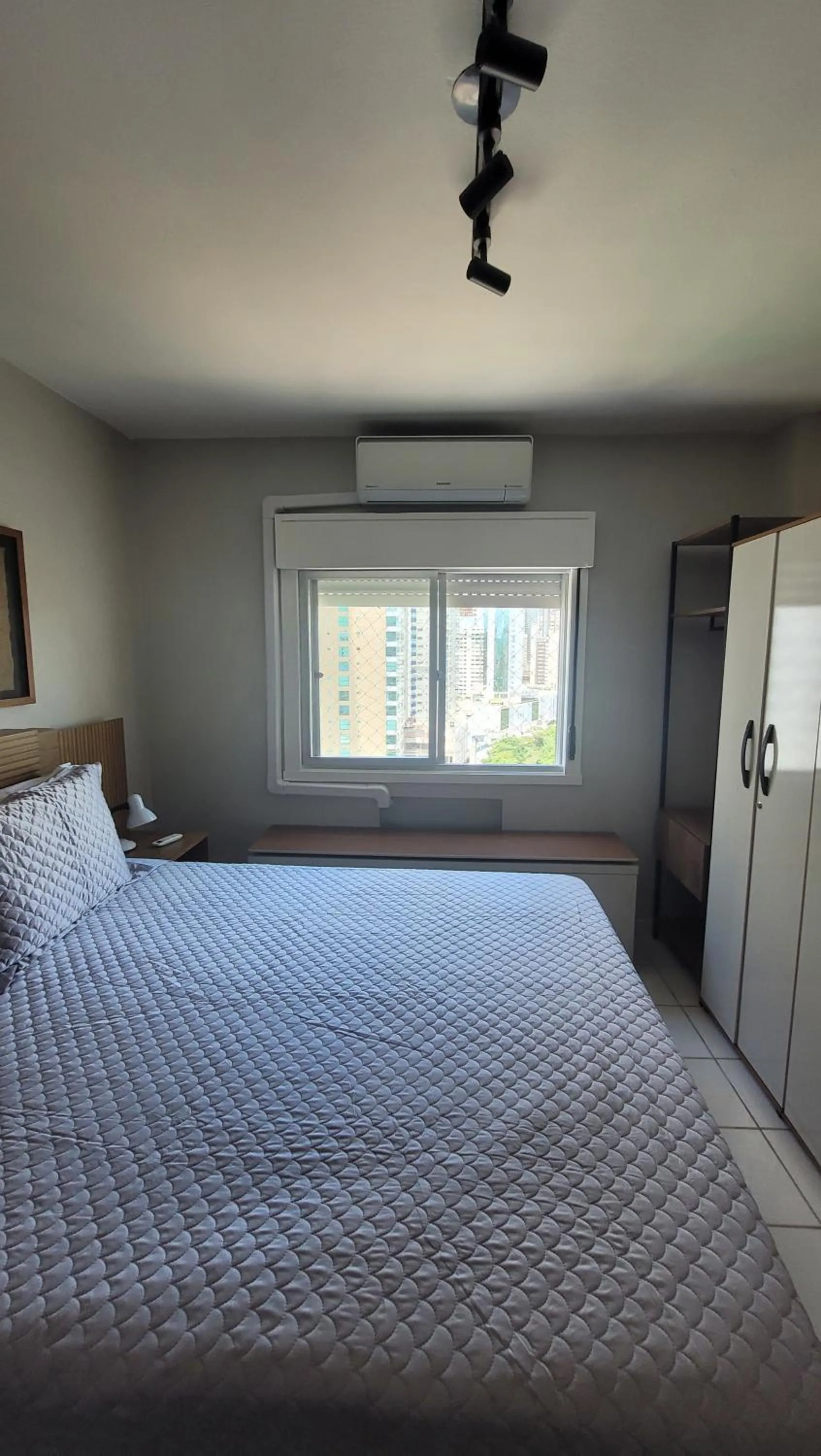 air conditioner, Bed in Apto na Quadra do Mar e Vista para o Rio
