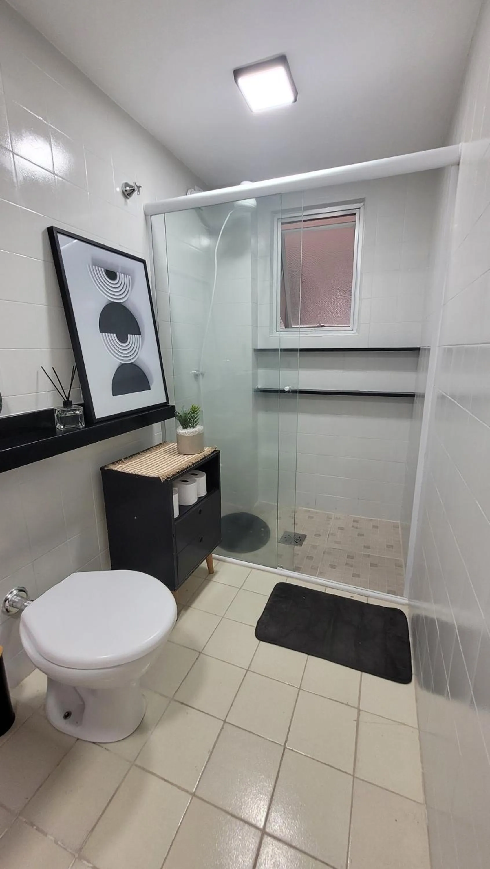 Bathroom in Apto na Quadra do Mar e Vista para o Rio