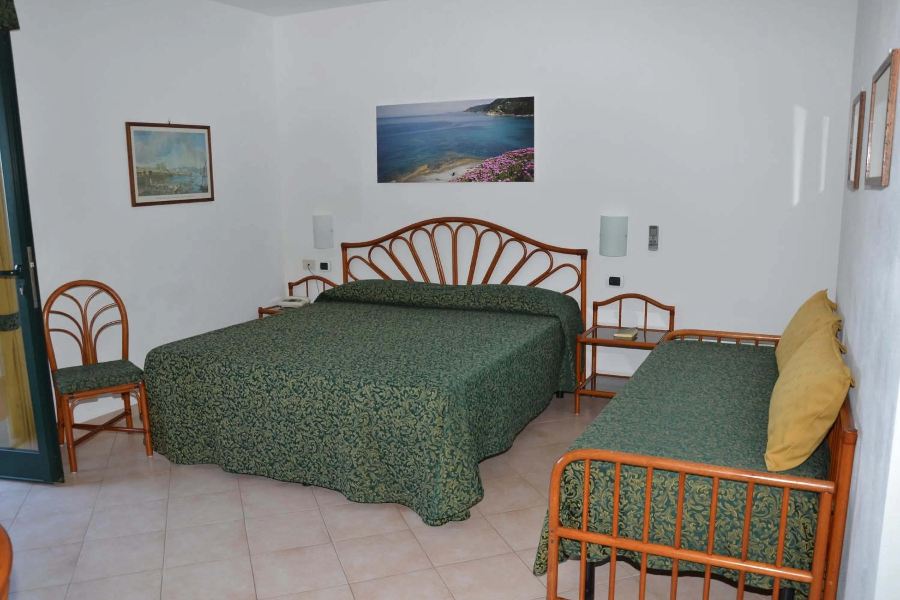 Photo of the whole room in Albergo Le Briciole