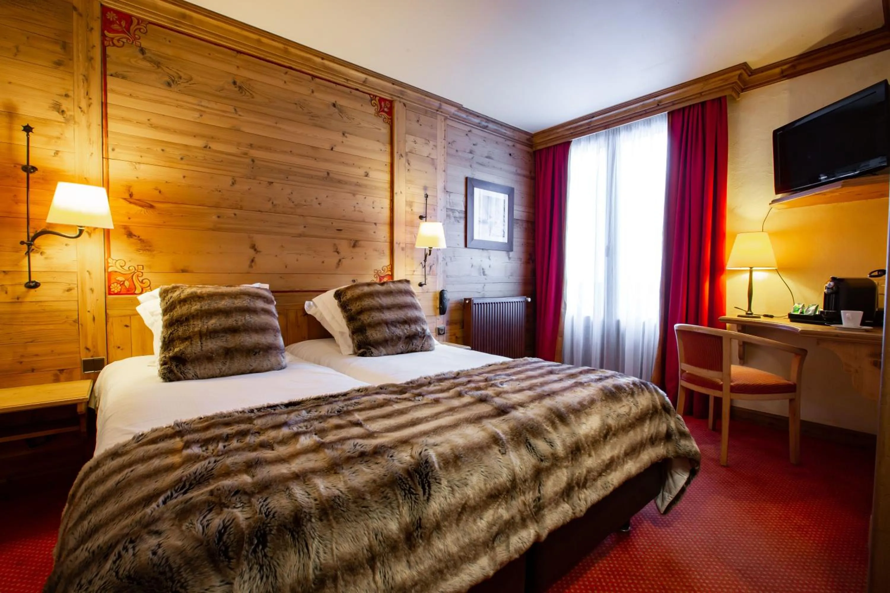 Bed in Hôtel Champs Fleuris Morzine