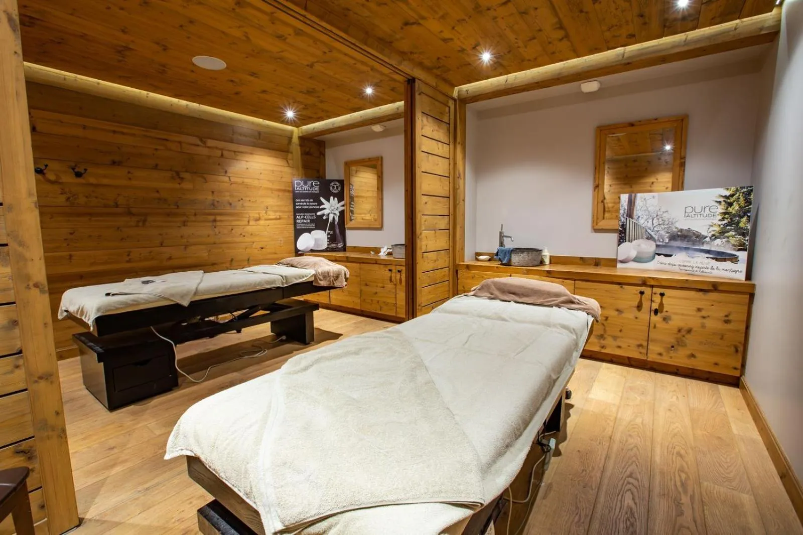 Massage, Bed in Hôtel Champs Fleuris Morzine