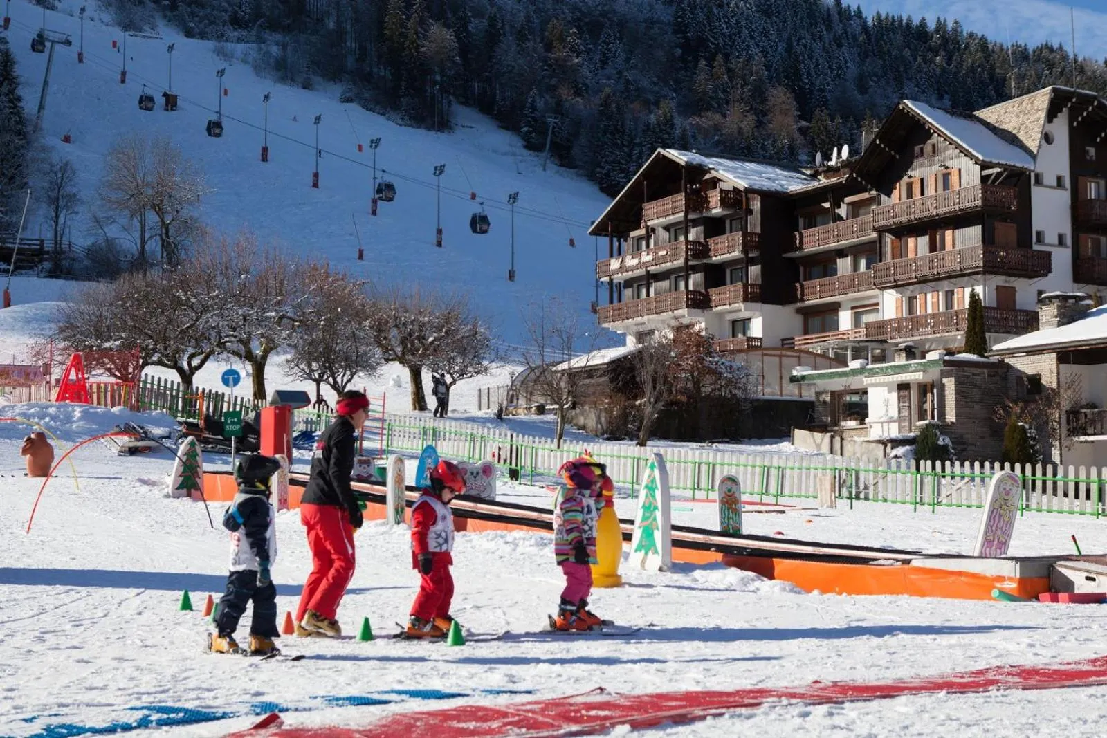 Ski School in Hôtel Champs Fleuris Morzine